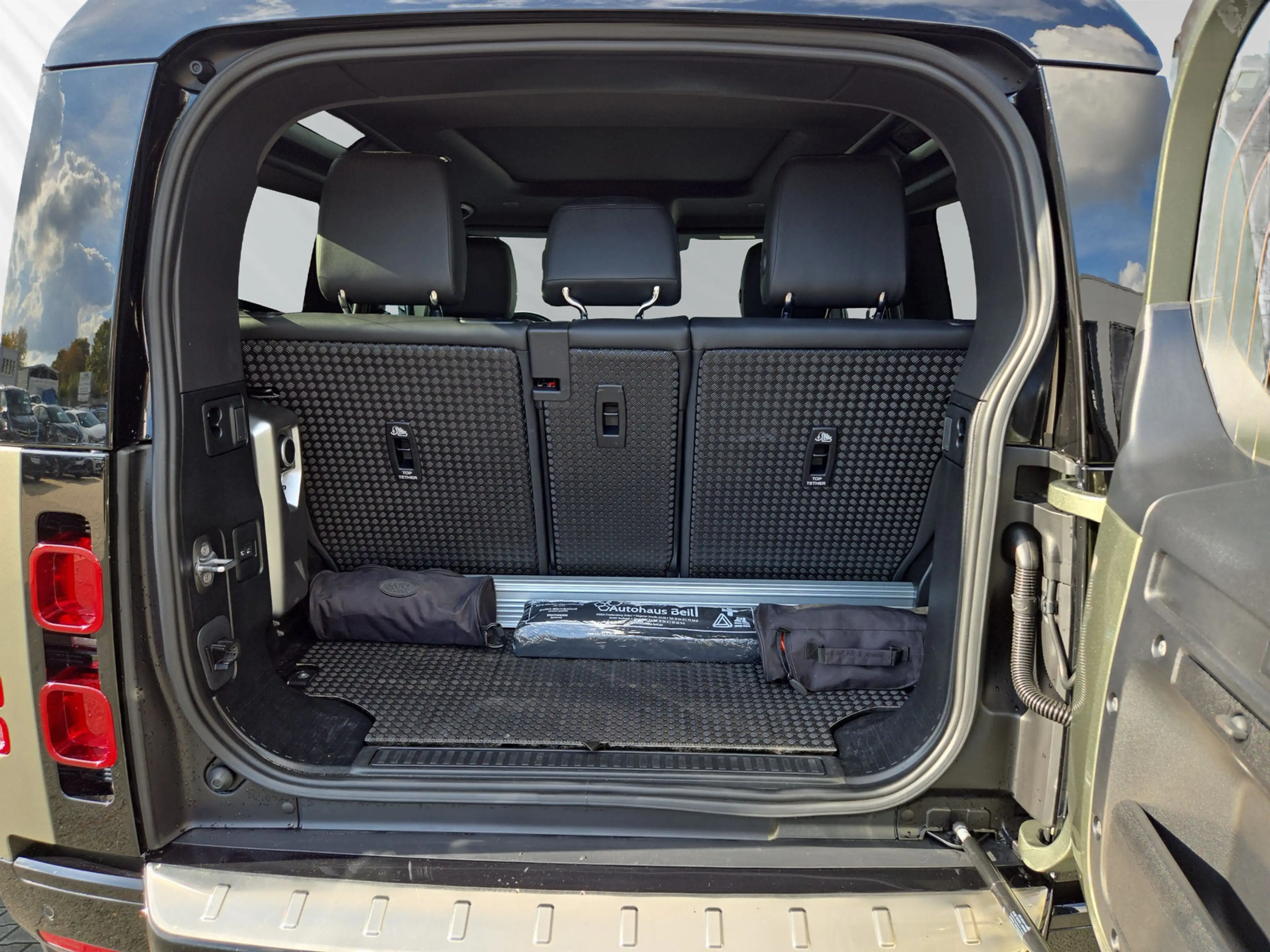 Land Rover Defender 90 D250 X-Dynamic SE Mild-Hybrid — photo 6