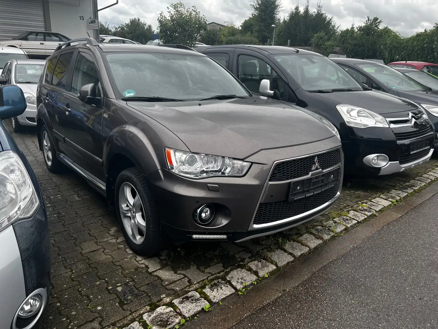 Mitsubishi Outlander Instyle 4WD Maro - 1