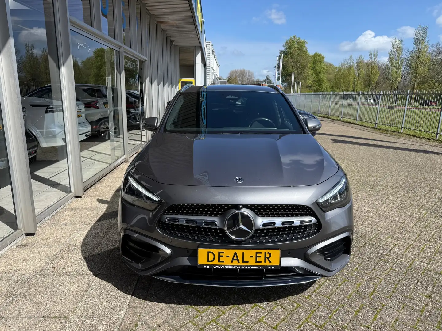 Mercedes-Benz GLA 200 AMG Line 163PK / SFEERVERLICHTING /ELEKTRISCHE ACH Grijs - 2