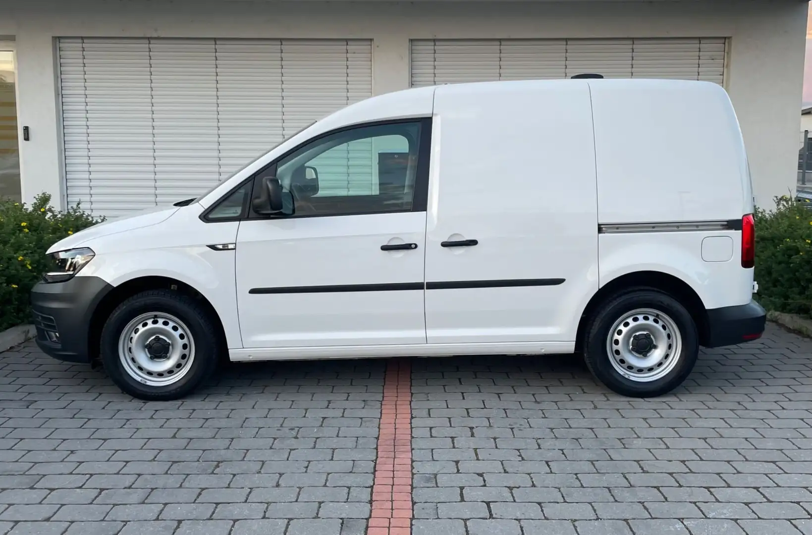 Volkswagen Caddy 2.0 TDI BMT Kasten - 2