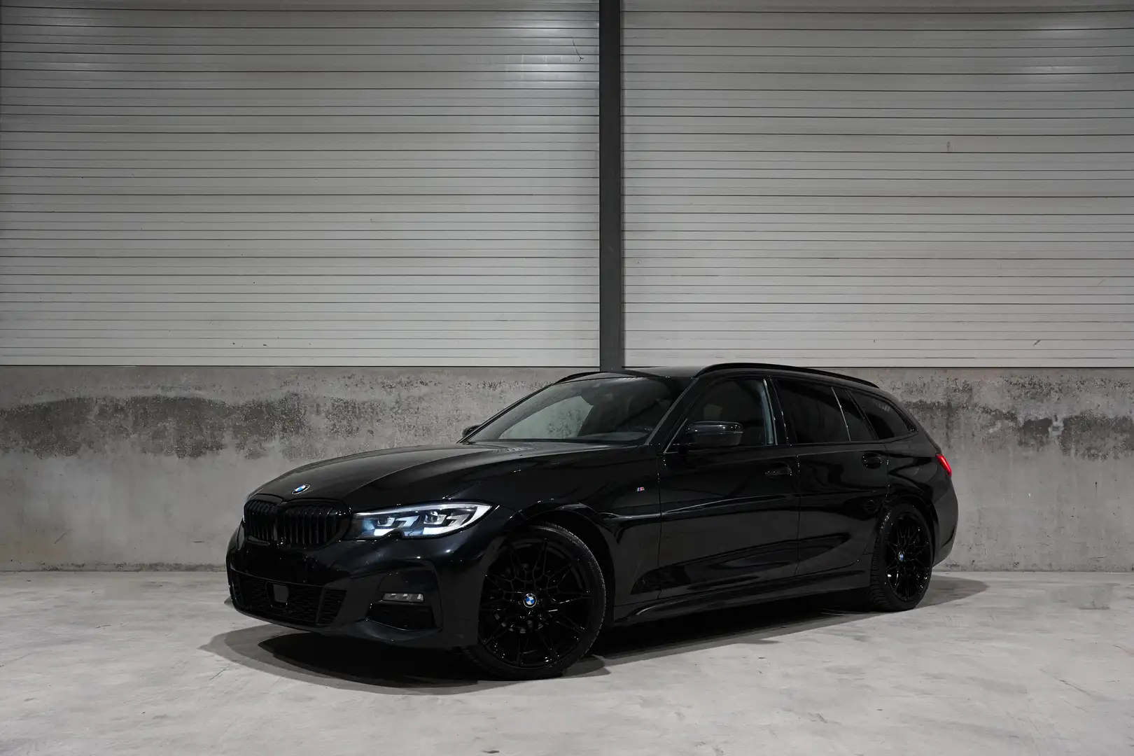 BMW 318 ✖ PACK M | APPLE CARPLAY | FULL BLACK | TVA ✔ Noir - 1