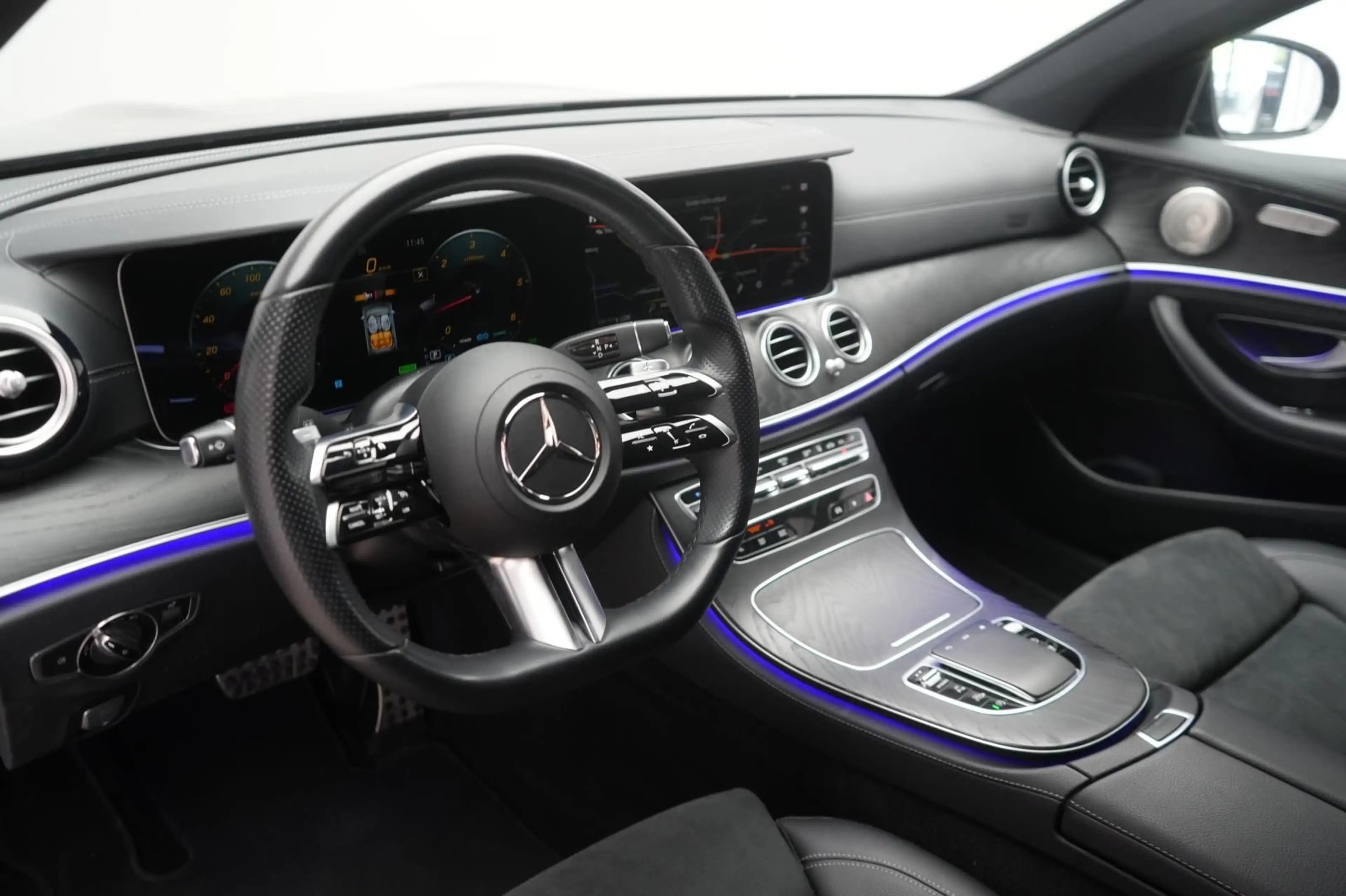 Mercedes-Benz E 300 d 4Matic AMG T 9G-Tronic Kamera/Burmester/ — photo 12