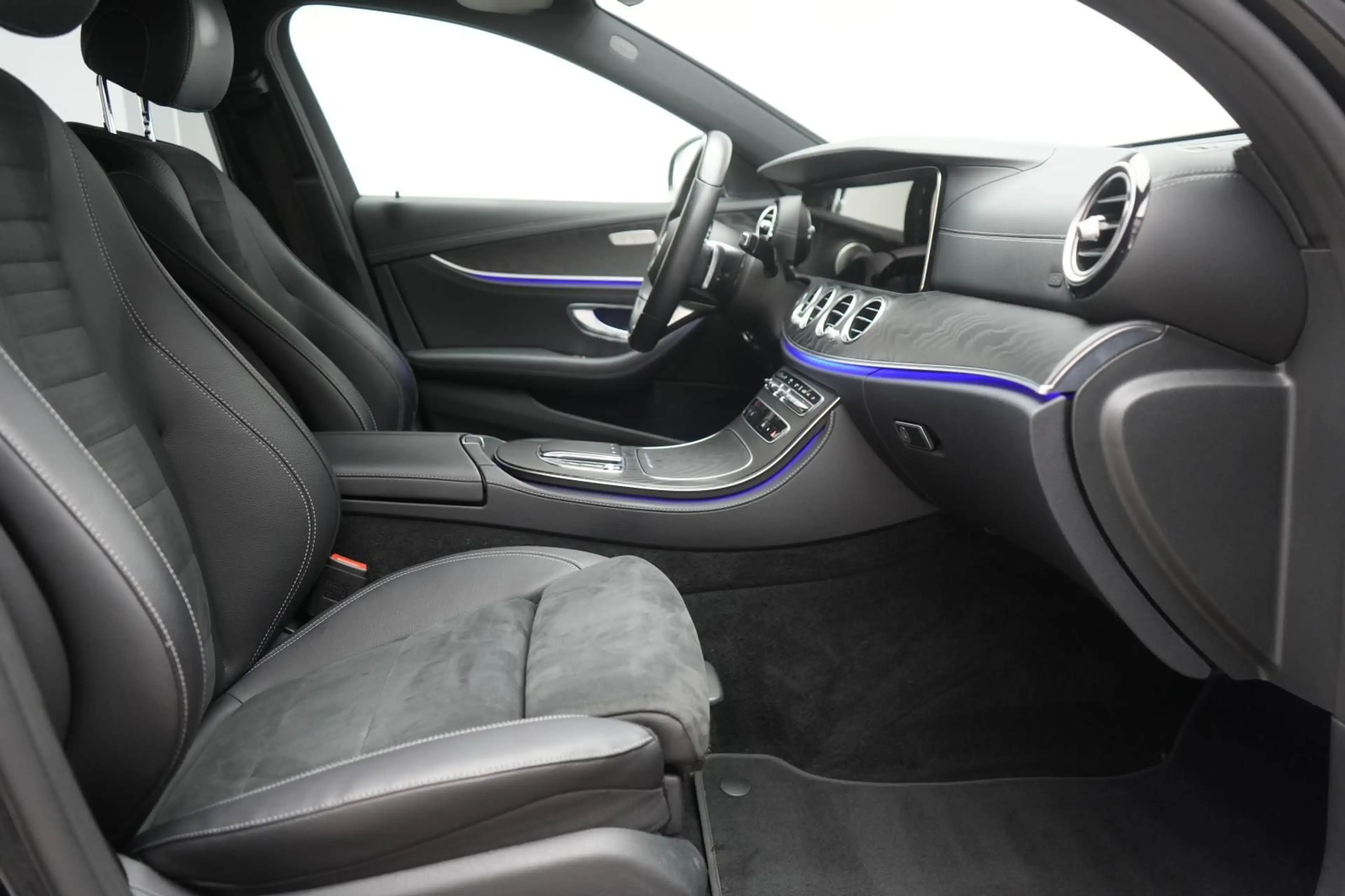 Mercedes-Benz E 300 d 4Matic AMG T 9G-Tronic Kamera/Burmester/ — photo 6
