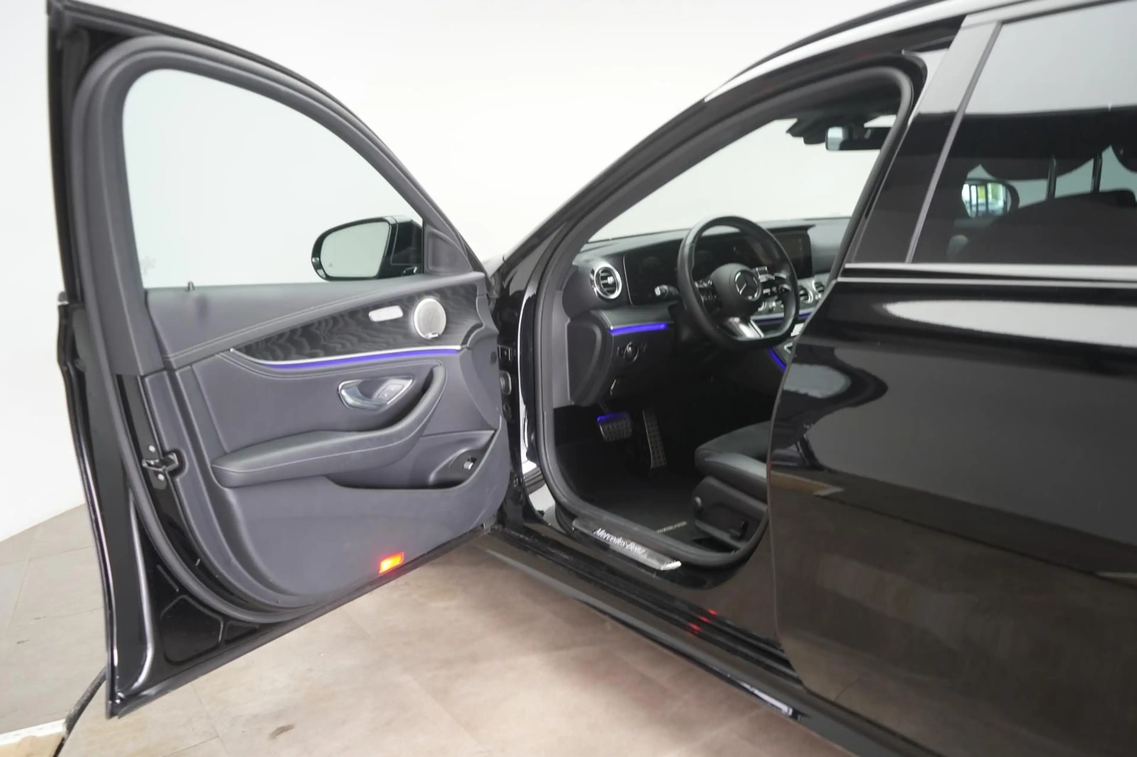 Mercedes-Benz E 300 d 4Matic AMG T 9G-Tronic Kamera/Burmester/ — photo 11