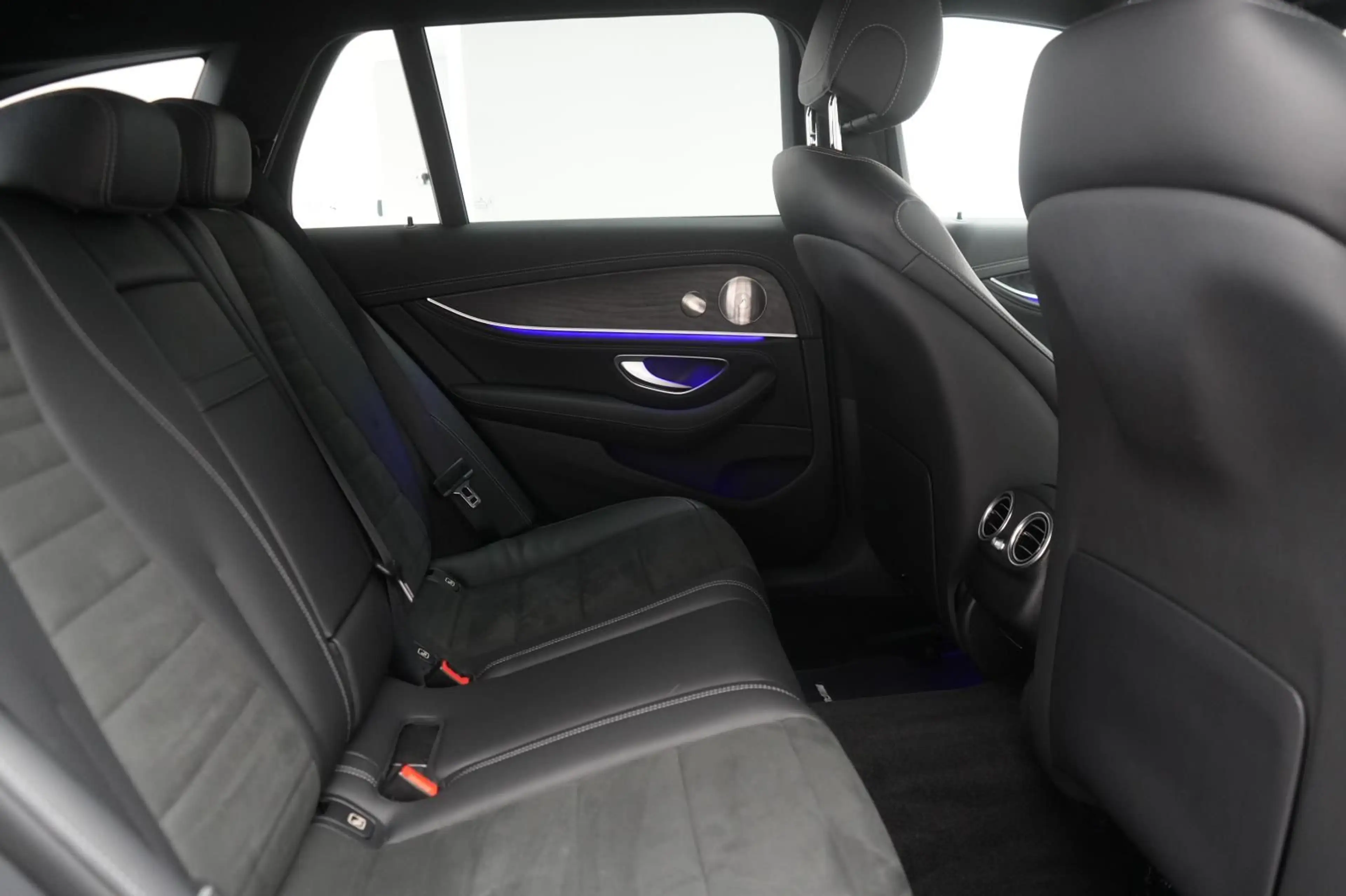Mercedes-Benz E 300 d 4Matic AMG T 9G-Tronic Kamera/Burmester/ — photo 8