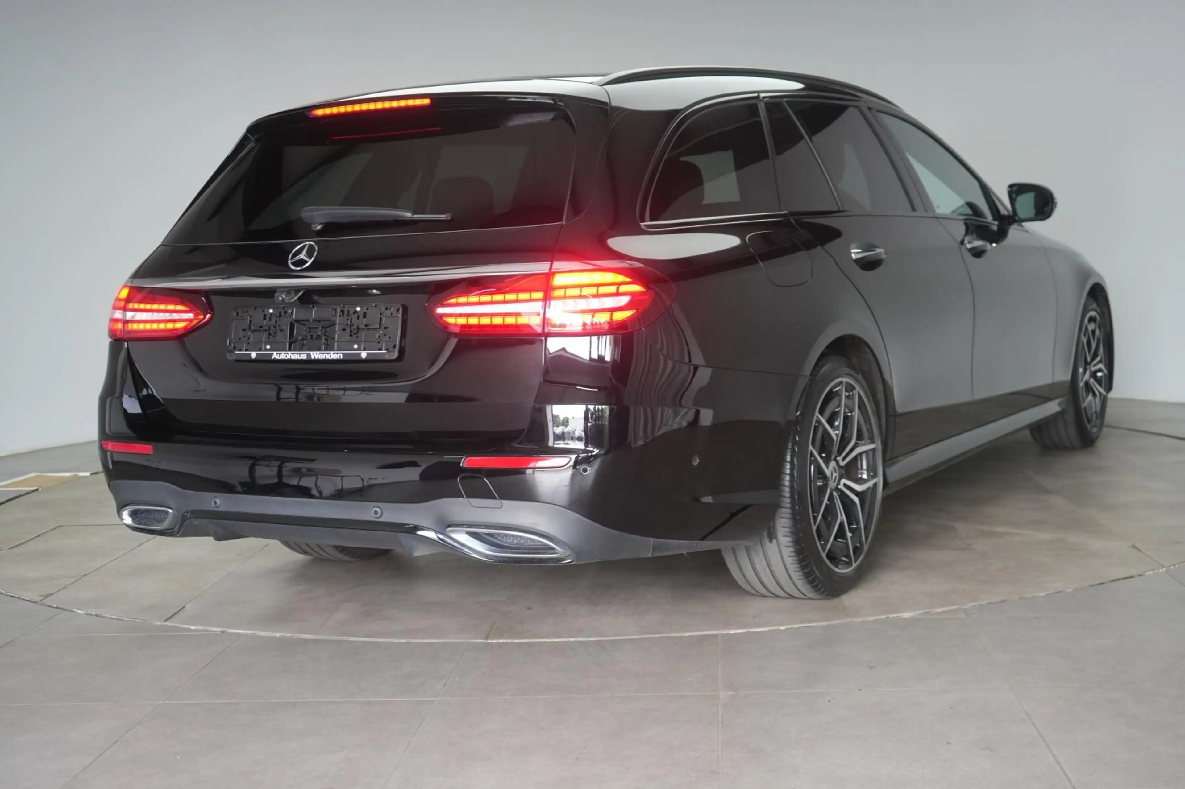 Mercedes-Benz E 300 d 4Matic AMG T 9G-Tronic Kamera/Burmester/ — photo 5