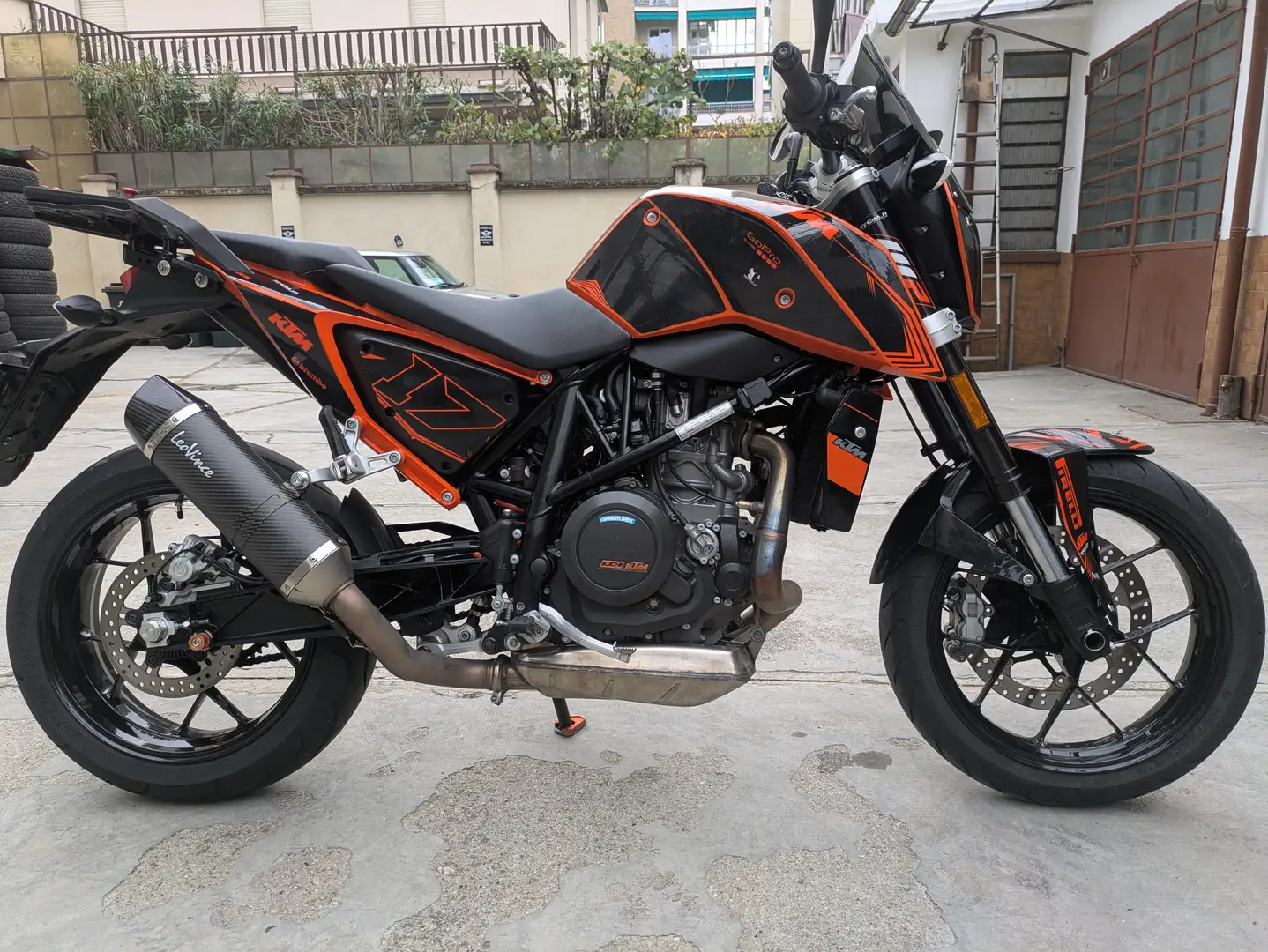 KTM 690 Duke Nero - 2