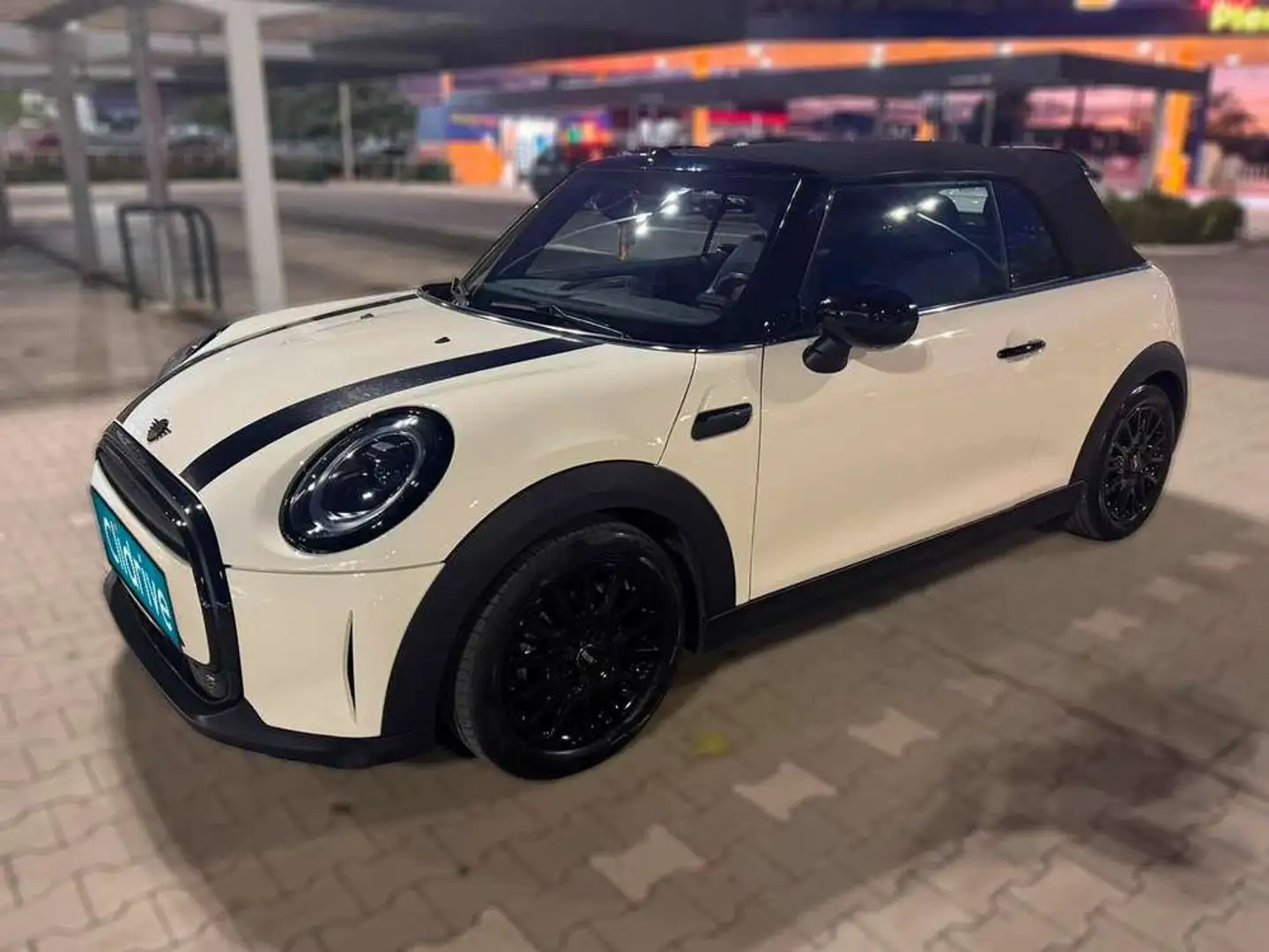 MINI Cooper Cabrio Beige - 2