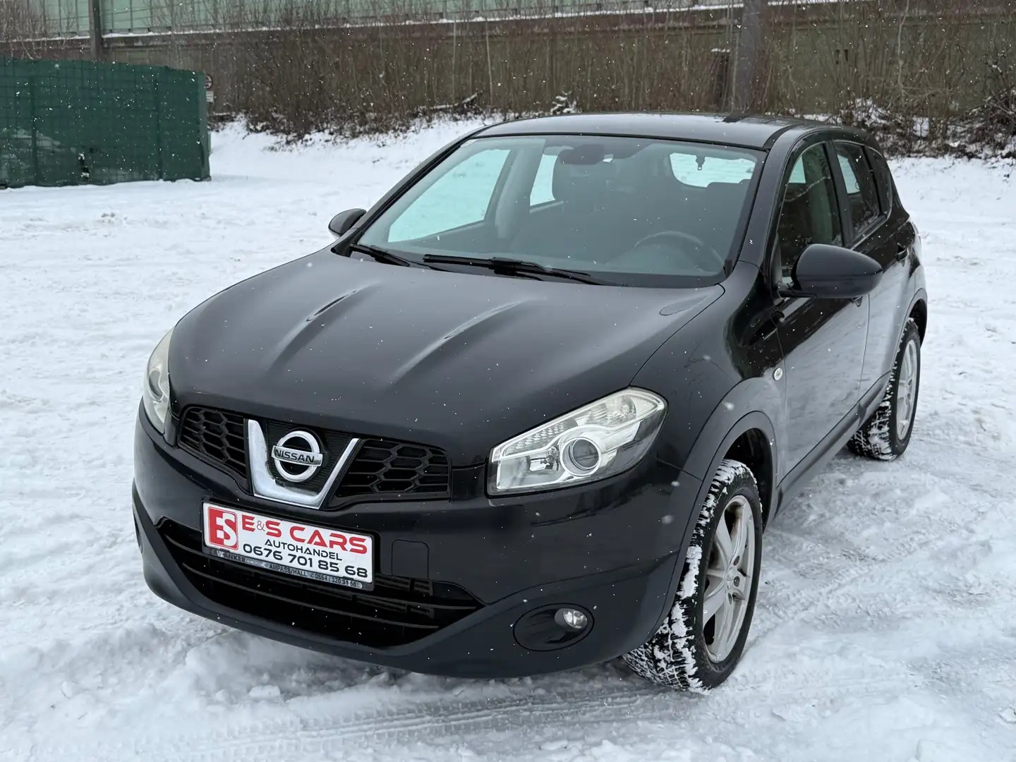Nissan Qashqai 2.0 dCi Visia 4X4 Schwarz - 2