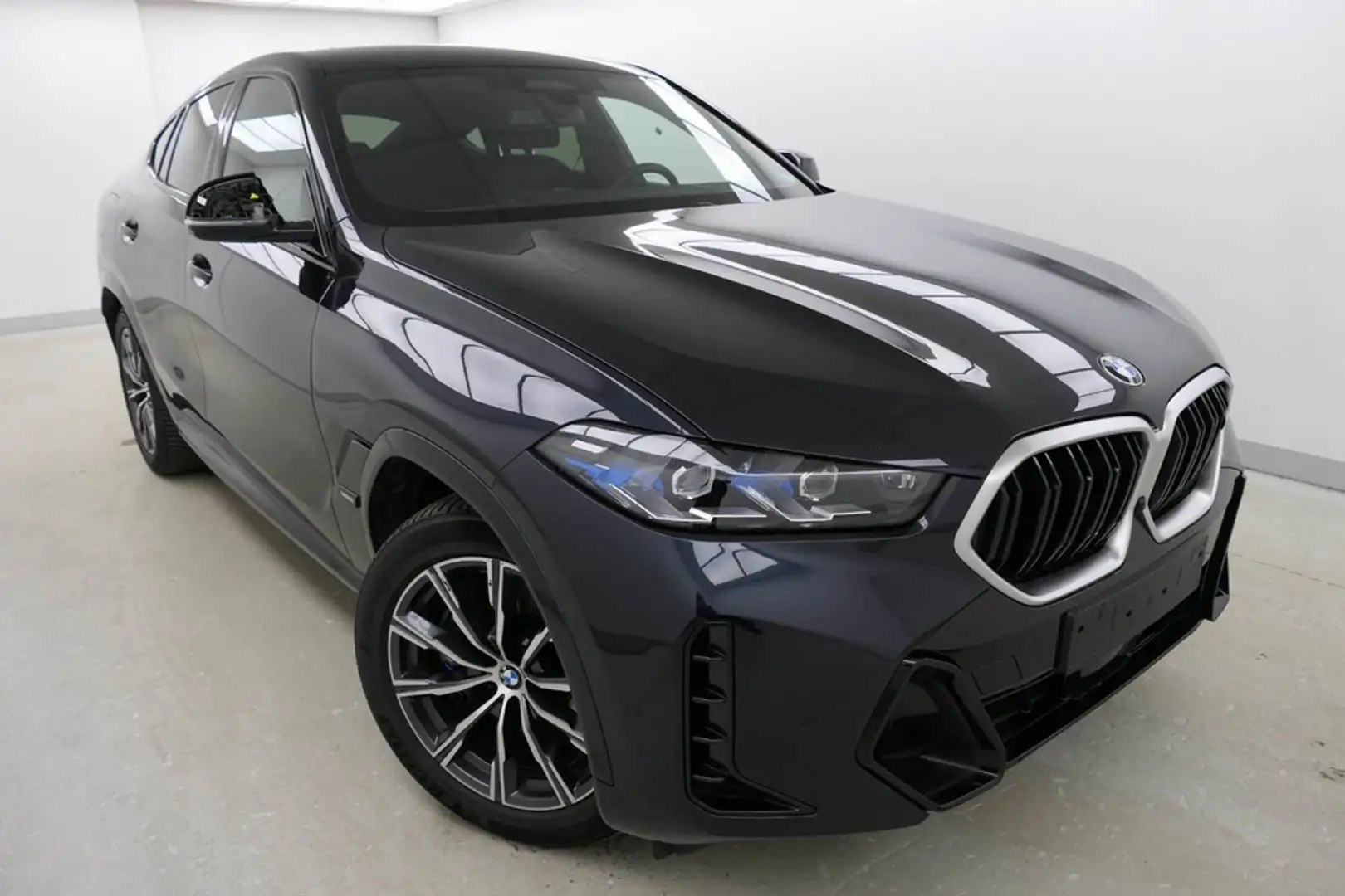 BMW X6 M 60i Komfortsitze*Standhzg*AHK*DAPro*PanoSky* Schwarz - 2