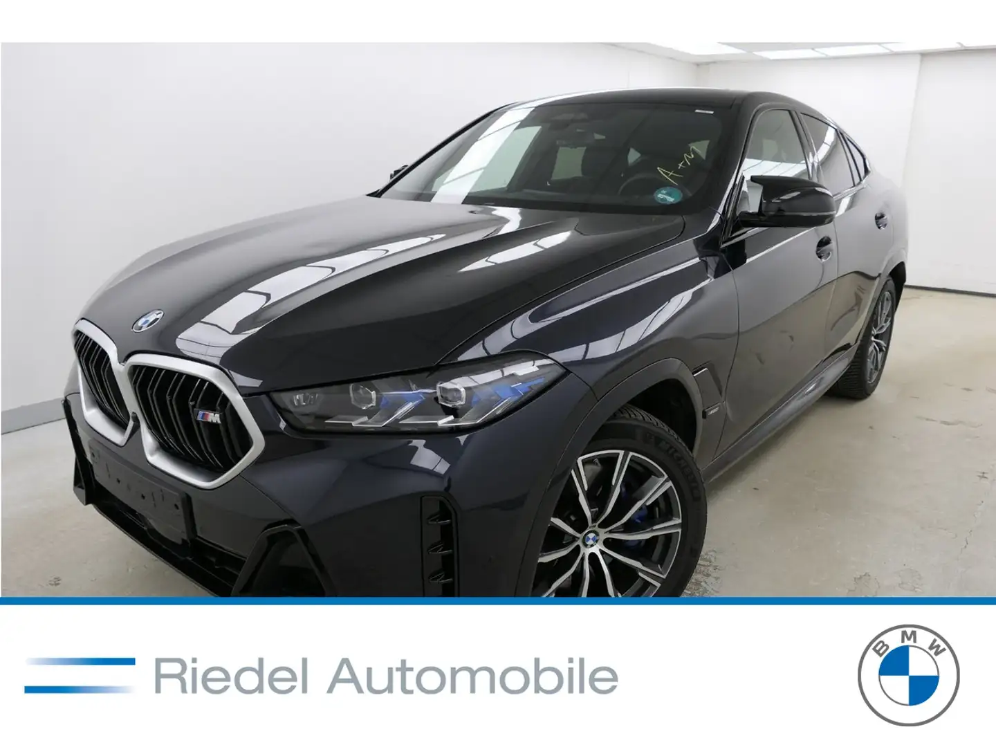 BMW X6 M 60i Komfortsitze*Standhzg*AHK*DAPro*PanoSky* Schwarz - 1