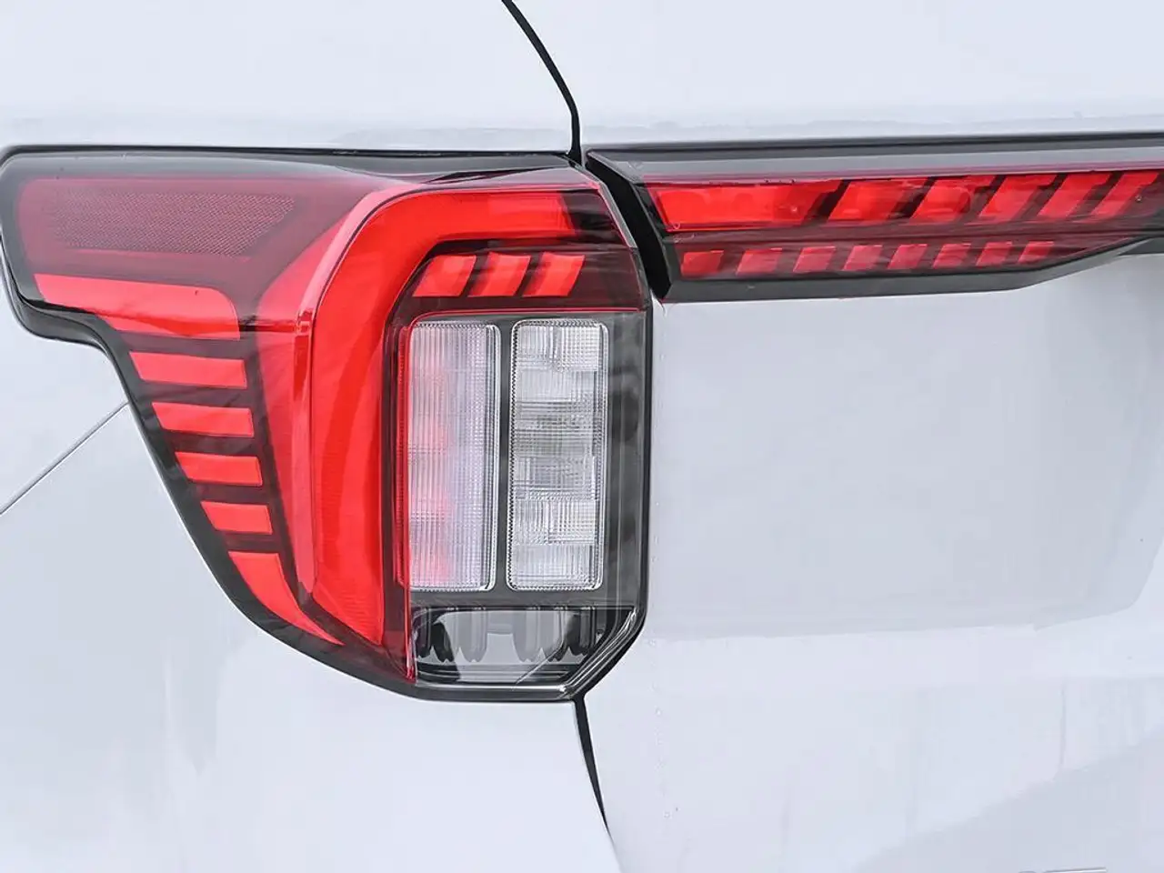 Ford Explorer снимка Ford Explorer