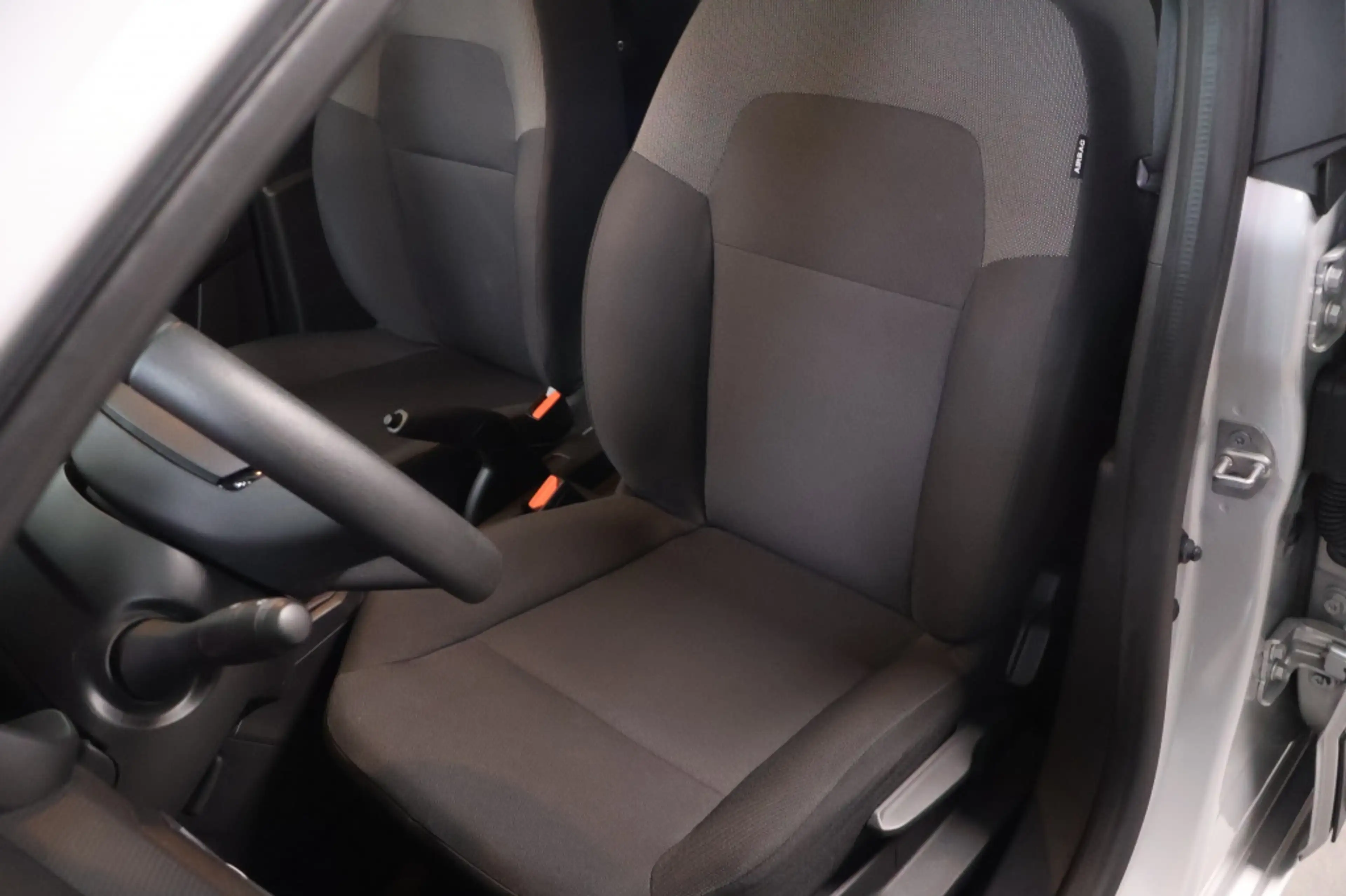 Dacia Sandero 1.0 TCe E-G Essential — photo 9