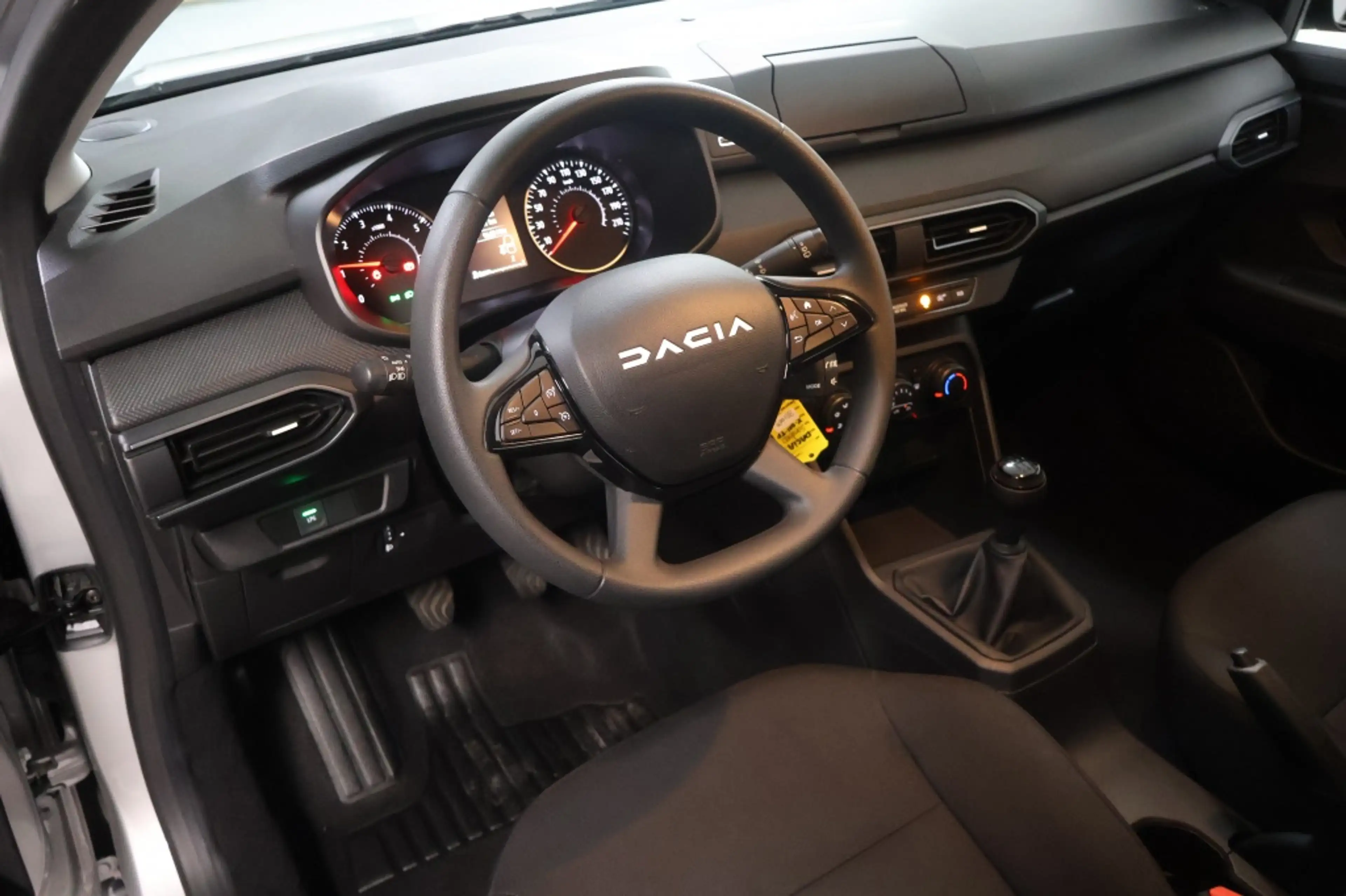 Dacia Sandero 1.0 TCe E-G Essential — photo 6