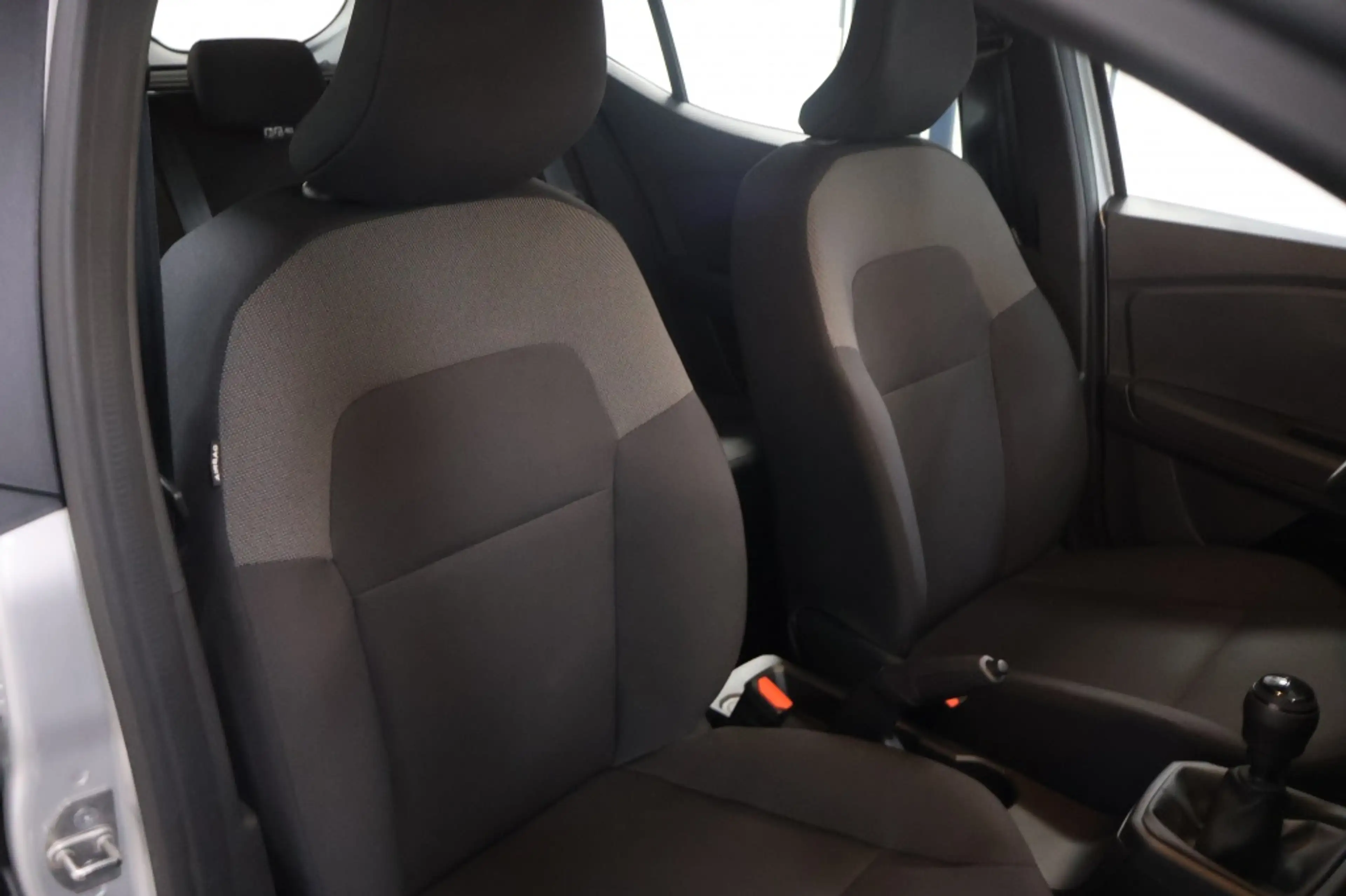 Dacia Sandero 1.0 TCe E-G Essential — photo 12