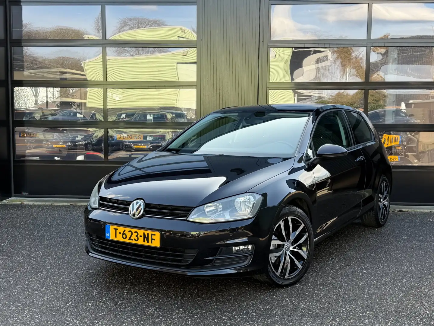 Volkswagen Golf 1.4 TSI Highline Clima Cruise Stoelverw. Aut. Schwarz - 1