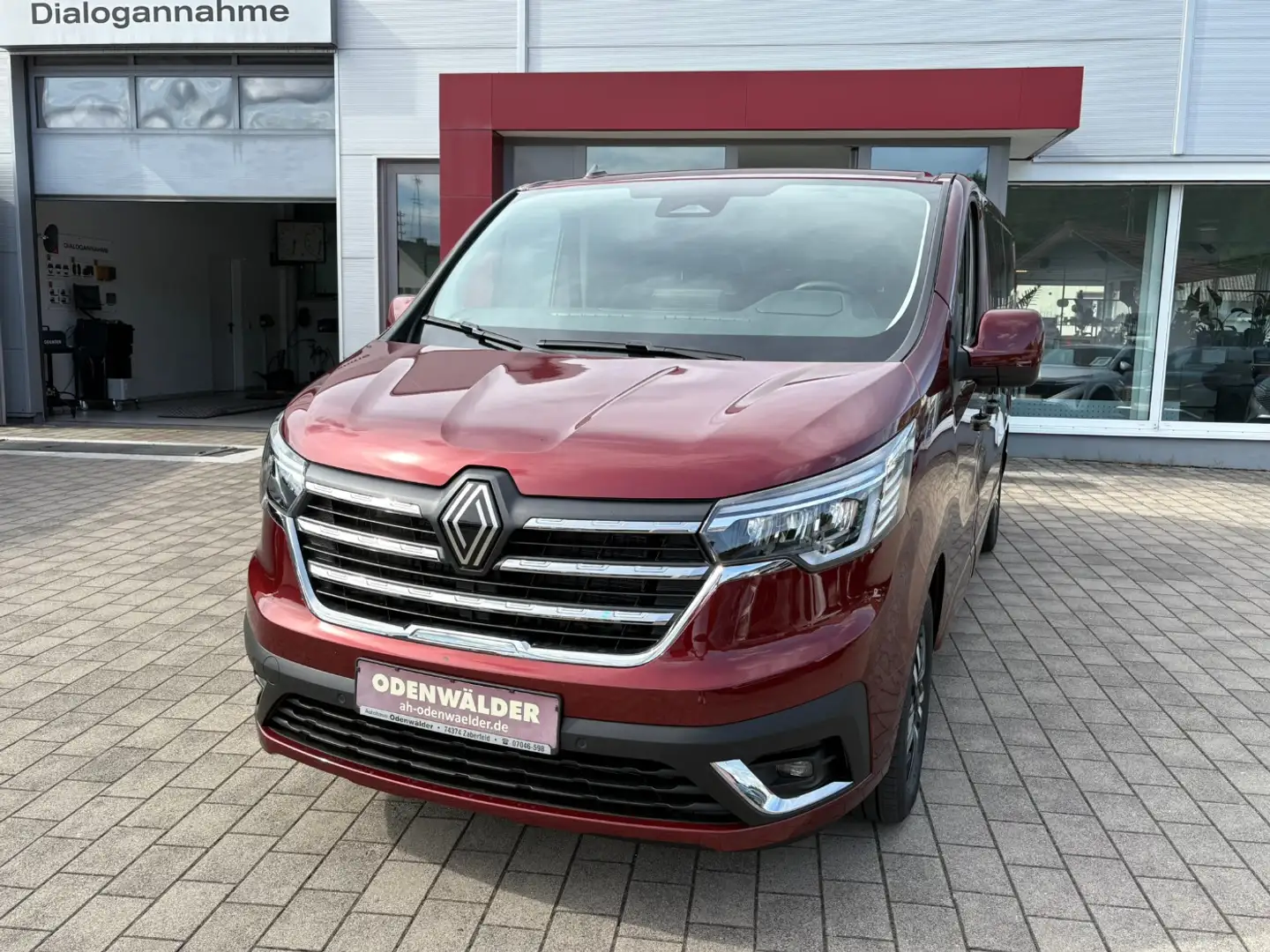 Renault Trafic Combi 2.0 dCi L2H1 Grande SpaceClass AHK Rojo - 1