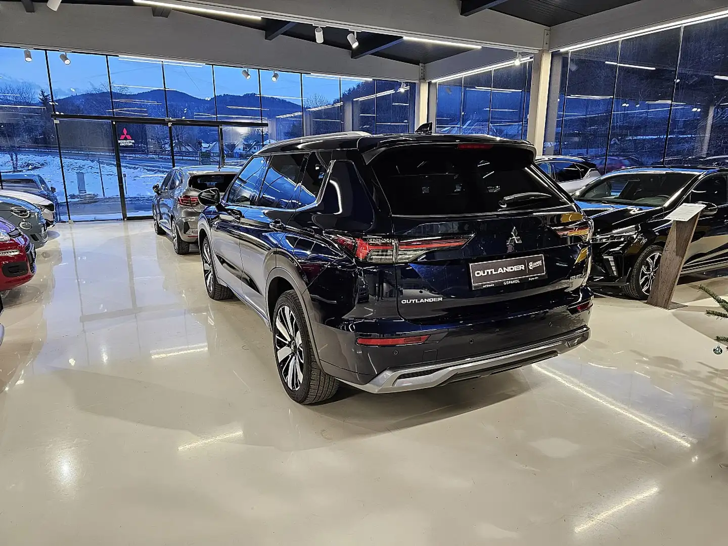 Mitsubishi Outlander 2,4 PHEV S-AWC Diamond Blau - 2