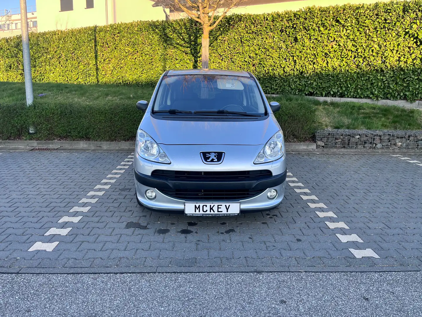 Peugeot 1007 Automatik. Neue Reifen. Neuer Service. Gris - 2