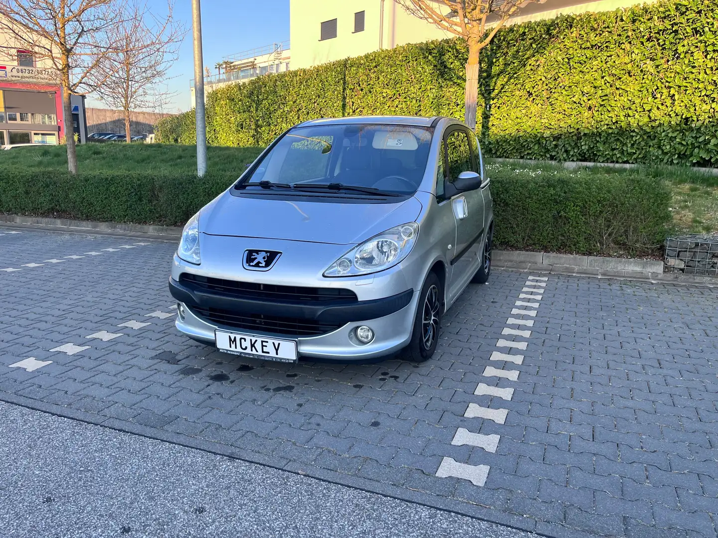 Peugeot 1007 Automatik. Neue Reifen. Neuer Service. Gris - 1