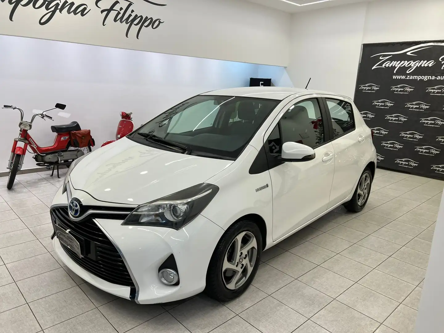 Toyota Yaris Yaris 1.5 Hybrid 5 porte Active Bianco - 1