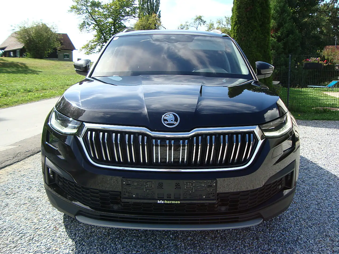 Skoda Kodiaq 2,0 TDI 4X4 Mod 23 VOLL 4-Motion 1-Hand Schwarz - 2