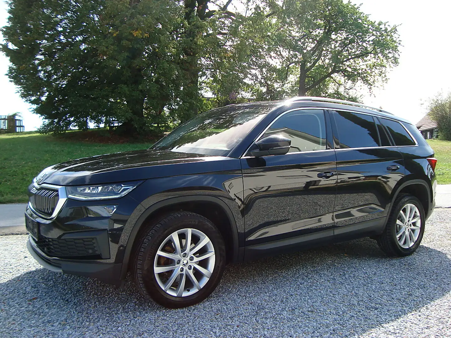 Skoda Kodiaq 2,0 TDI 4X4 Mod 23 VOLL 4-Motion 1-Hand Schwarz - 1