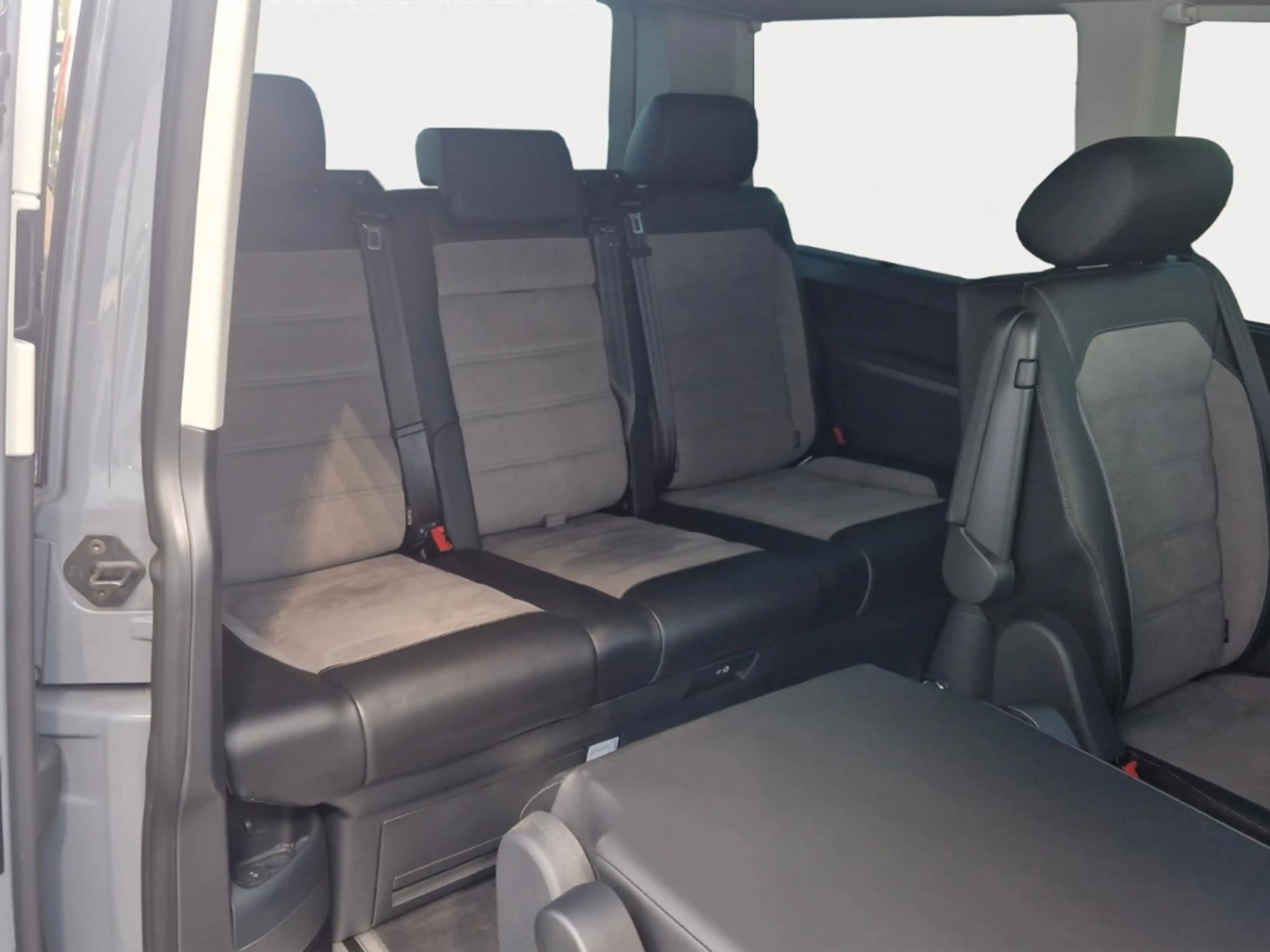Volkswagen T6.1 Multivan 2.0 TDI DSG Generation Six *AHK*LED*KAMERA*7-SITZE — photo 11