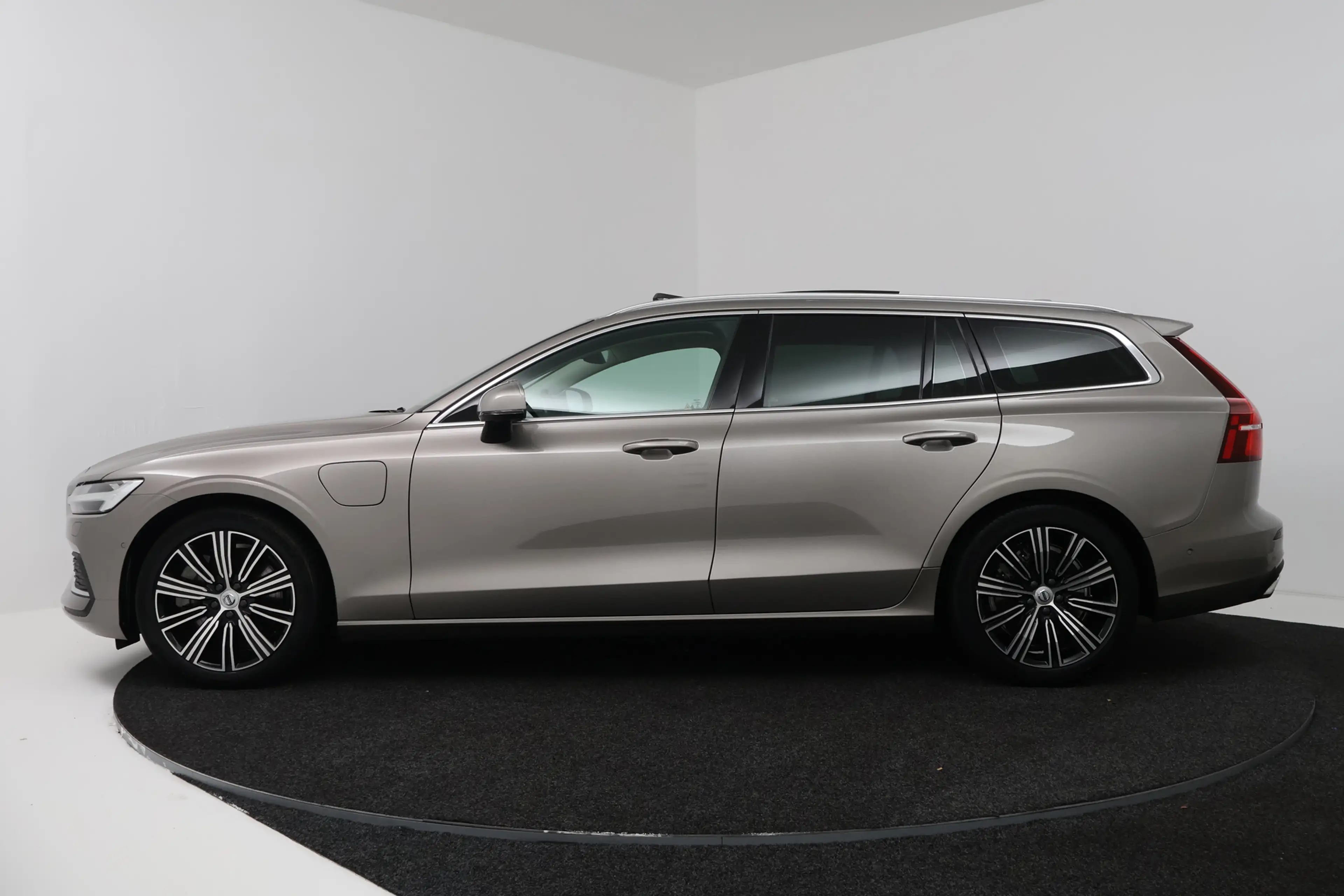 Volvo V60 2.0 T6 Recharge AWD Inscription (PANORAMADAK, TREK — photo 2
