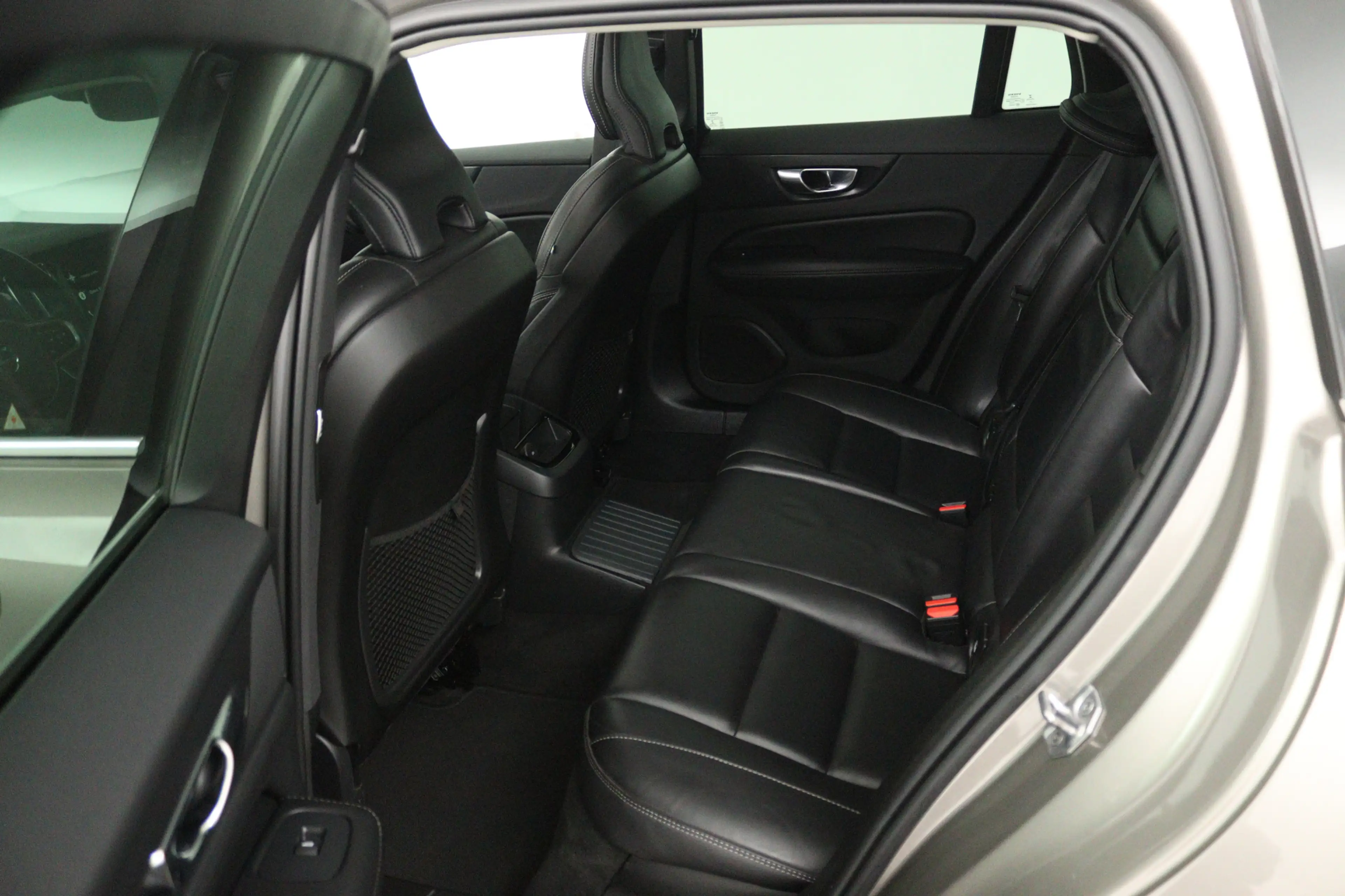Volvo V60 2.0 T6 Recharge AWD Inscription (PANORAMADAK, TREK — photo 23