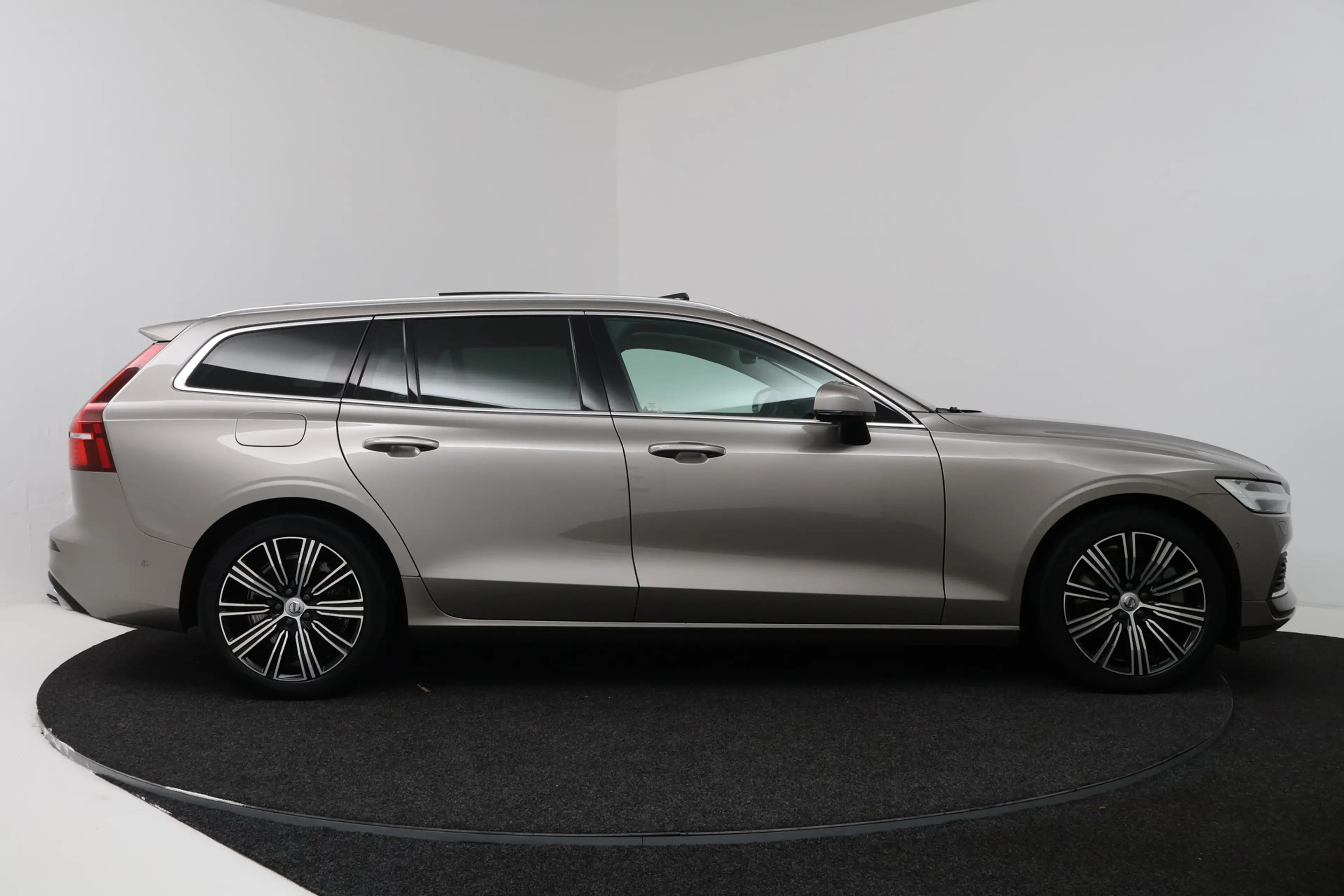 Volvo V60 2.0 T6 Recharge AWD Inscription (PANORAMADAK, TREK — photo 15
