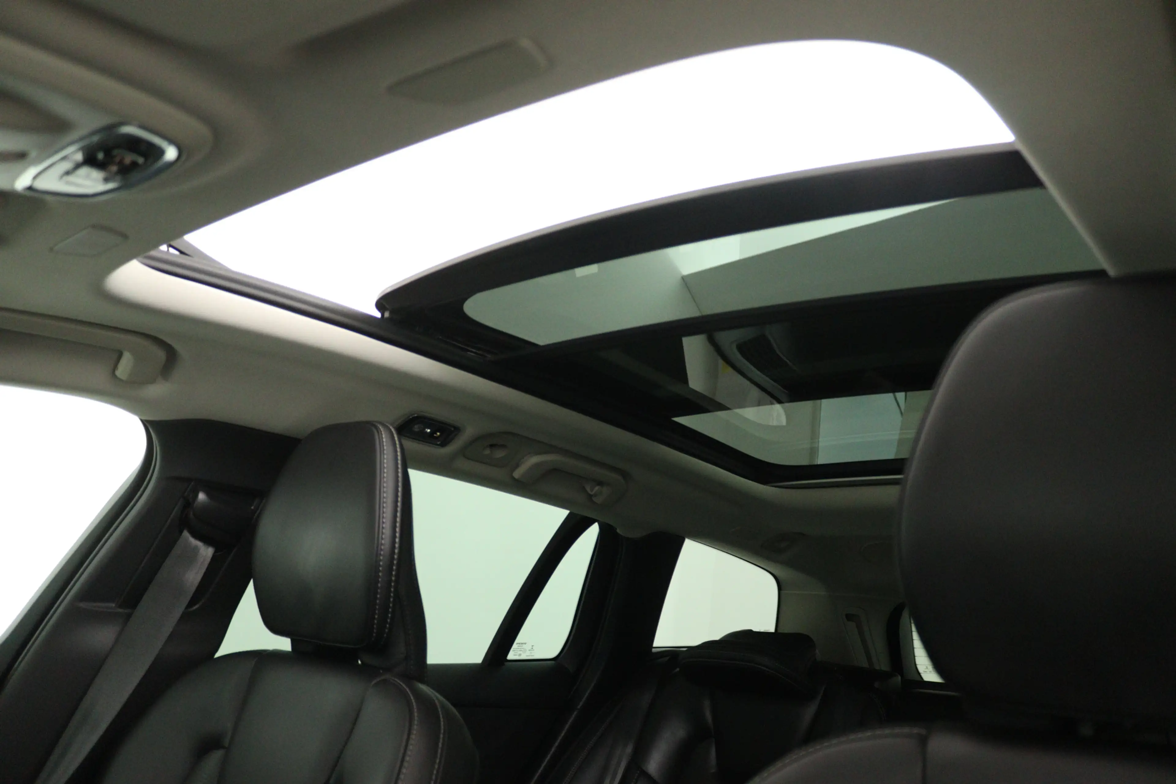 Volvo V60 2.0 T6 Recharge AWD Inscription (PANORAMADAK, TREK — photo 21