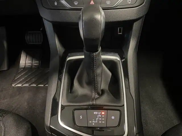 Peugeot 308 view 11