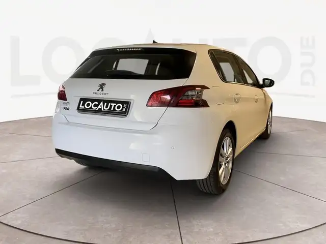 Peugeot 308 view 3