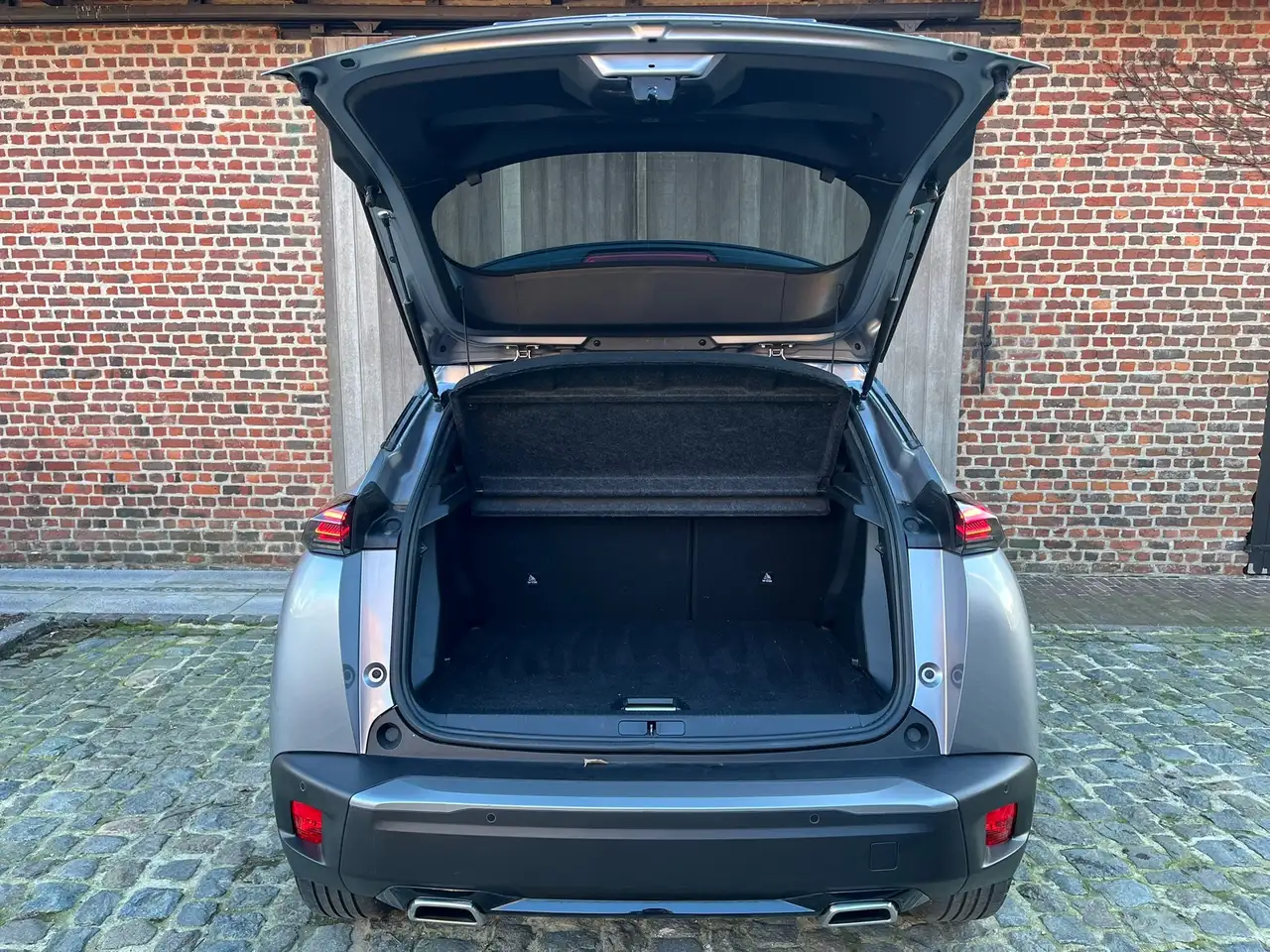 Peugeot 2008 EAT8 GT Led Keyless Carplay Navi 360° Dodehoek 11