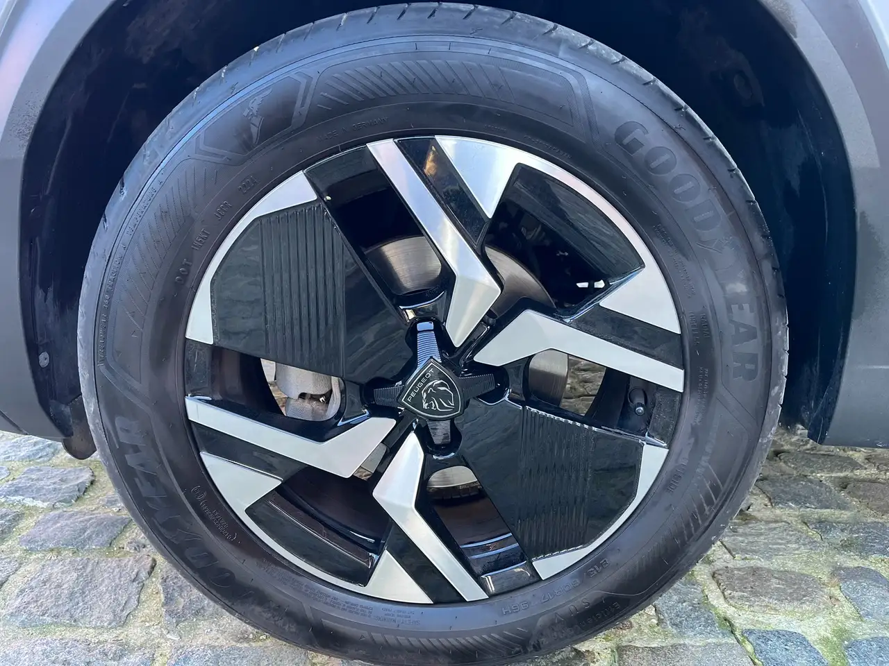 Peugeot 2008 EAT8 GT Led Keyless Carplay Navi 360° Dodehoek 18