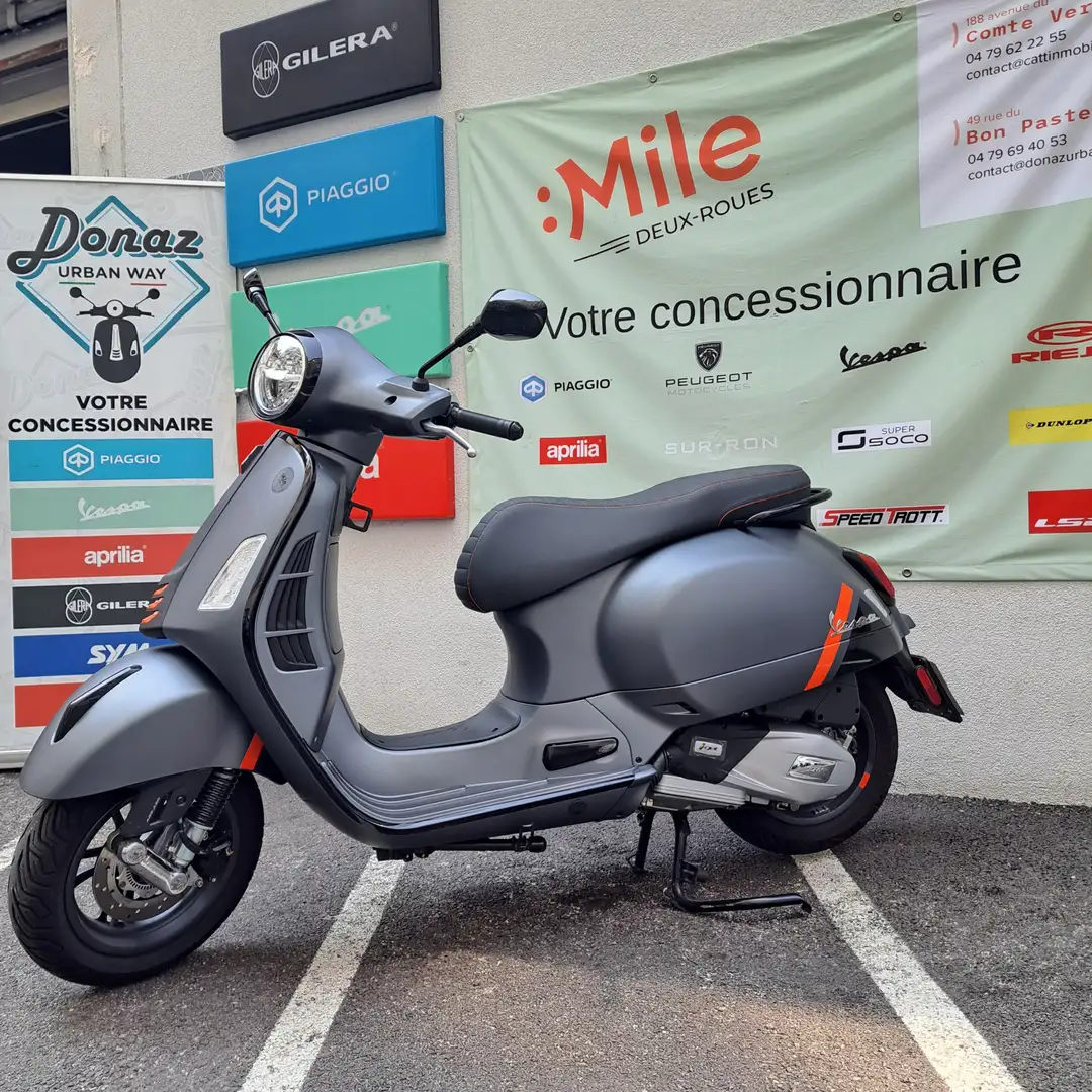Vespa GTS 125 Gri - 2