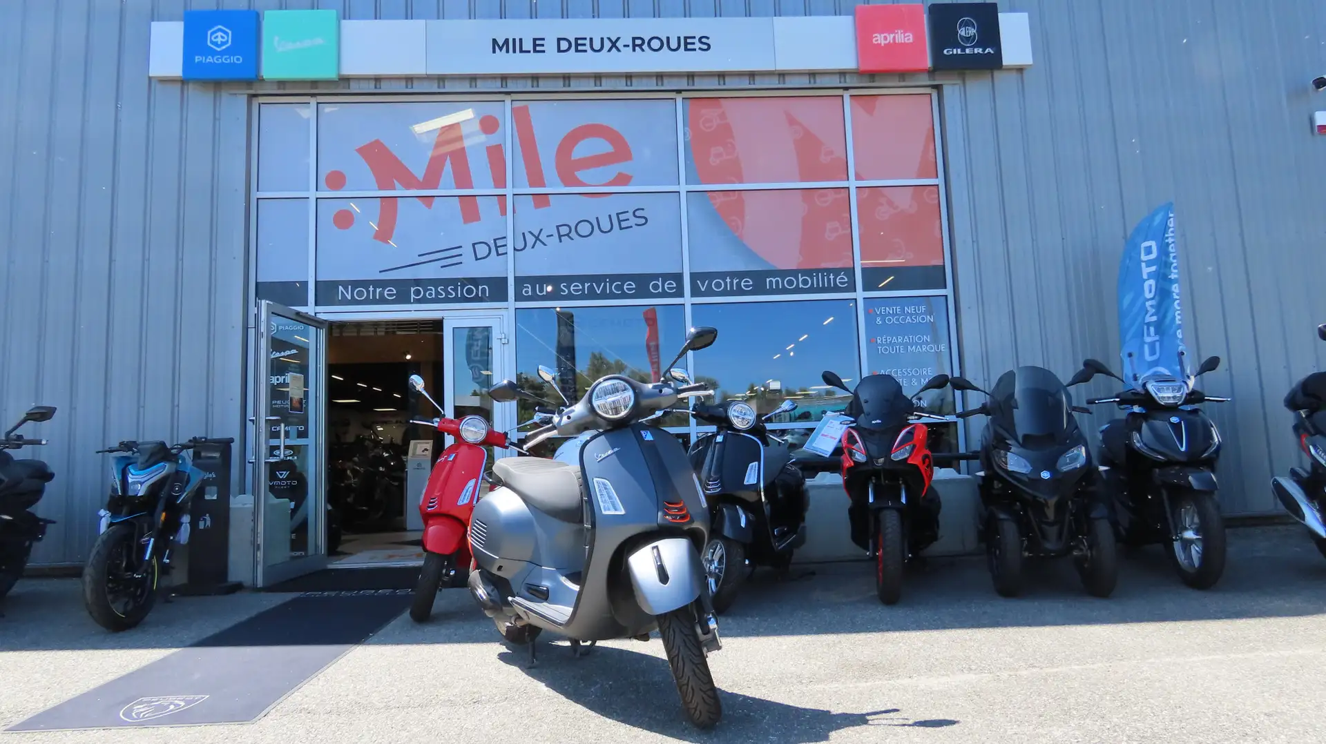 Vespa GTS 125 Gris - 1