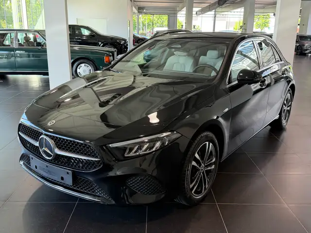 Mercedes-Benz A 250 e Progressive Trekhaak, Distronic, Pdc, Led