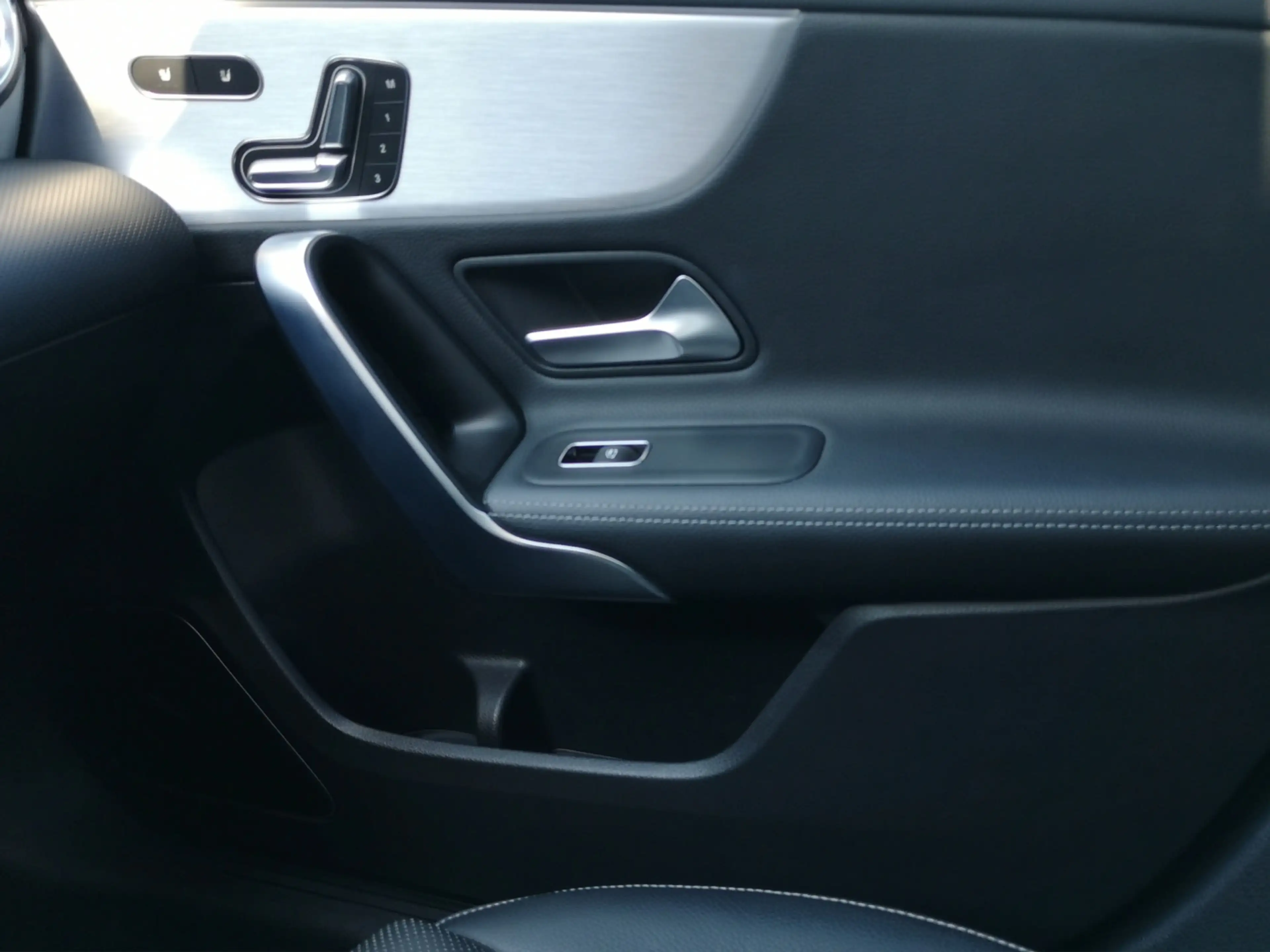 Mercedes-Benz A 250 4M AMG*Panorama*Burmester*Multibeam*Memory — photo 14