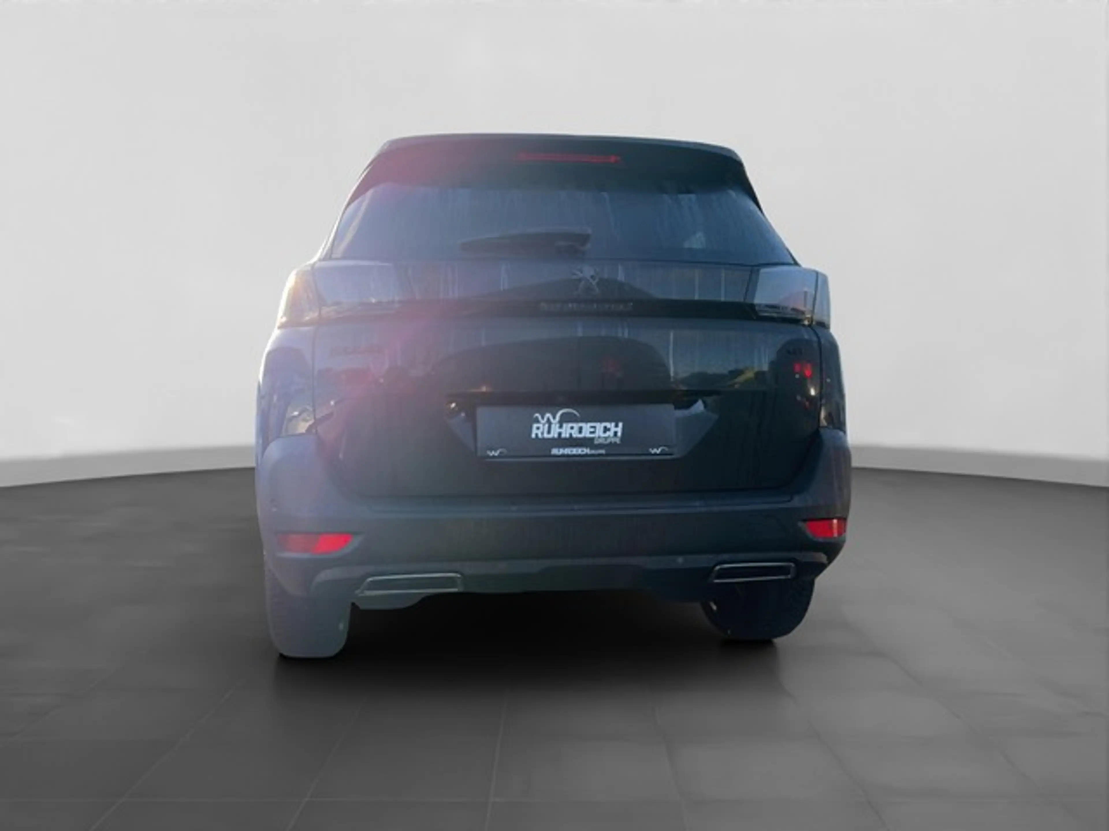 Peugeot 5008 Hybrid 136 GT, Pano, Black Paket — photo 4