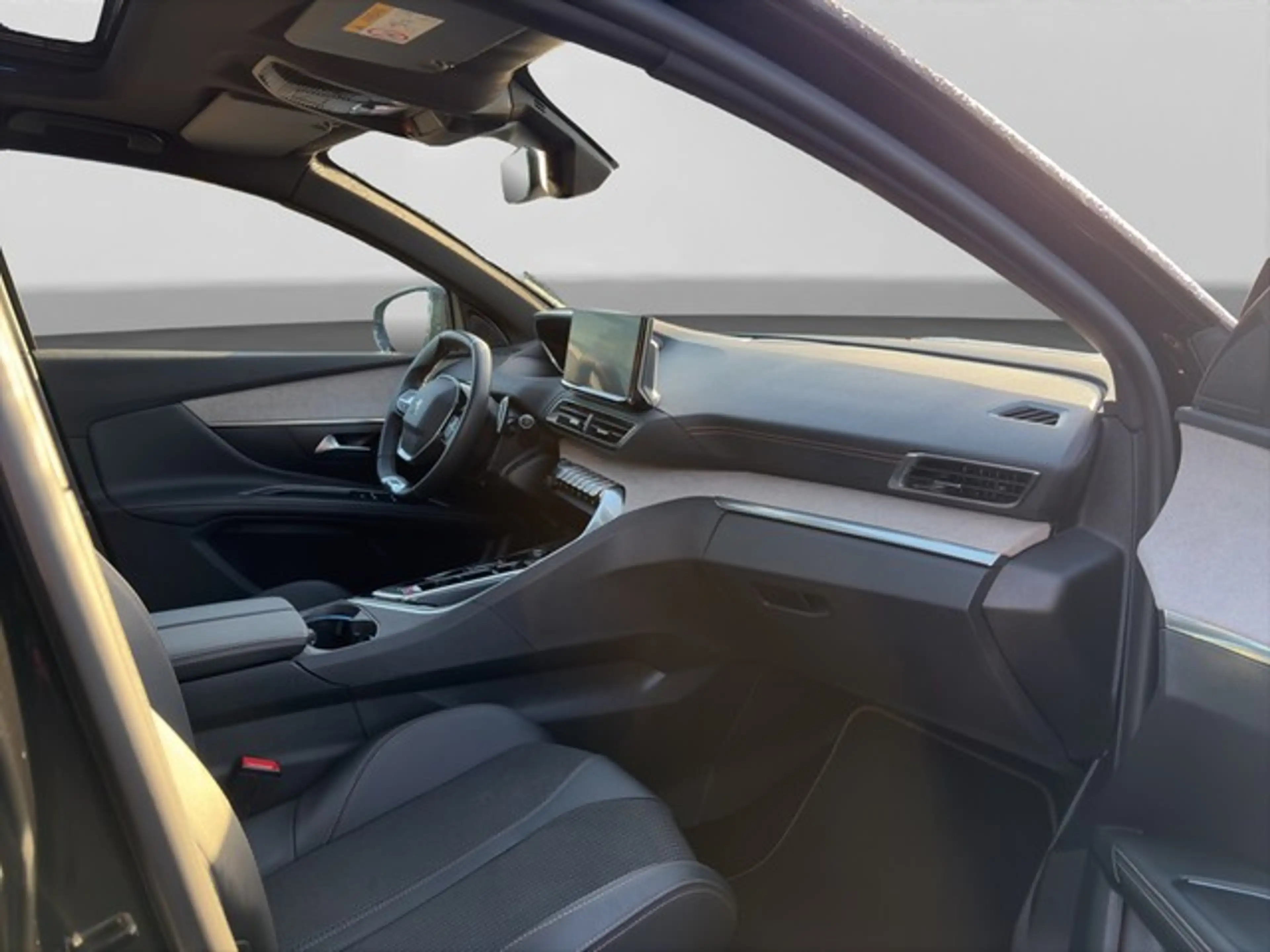 Peugeot 5008 Hybrid 136 GT, Pano, Black Paket — photo 9