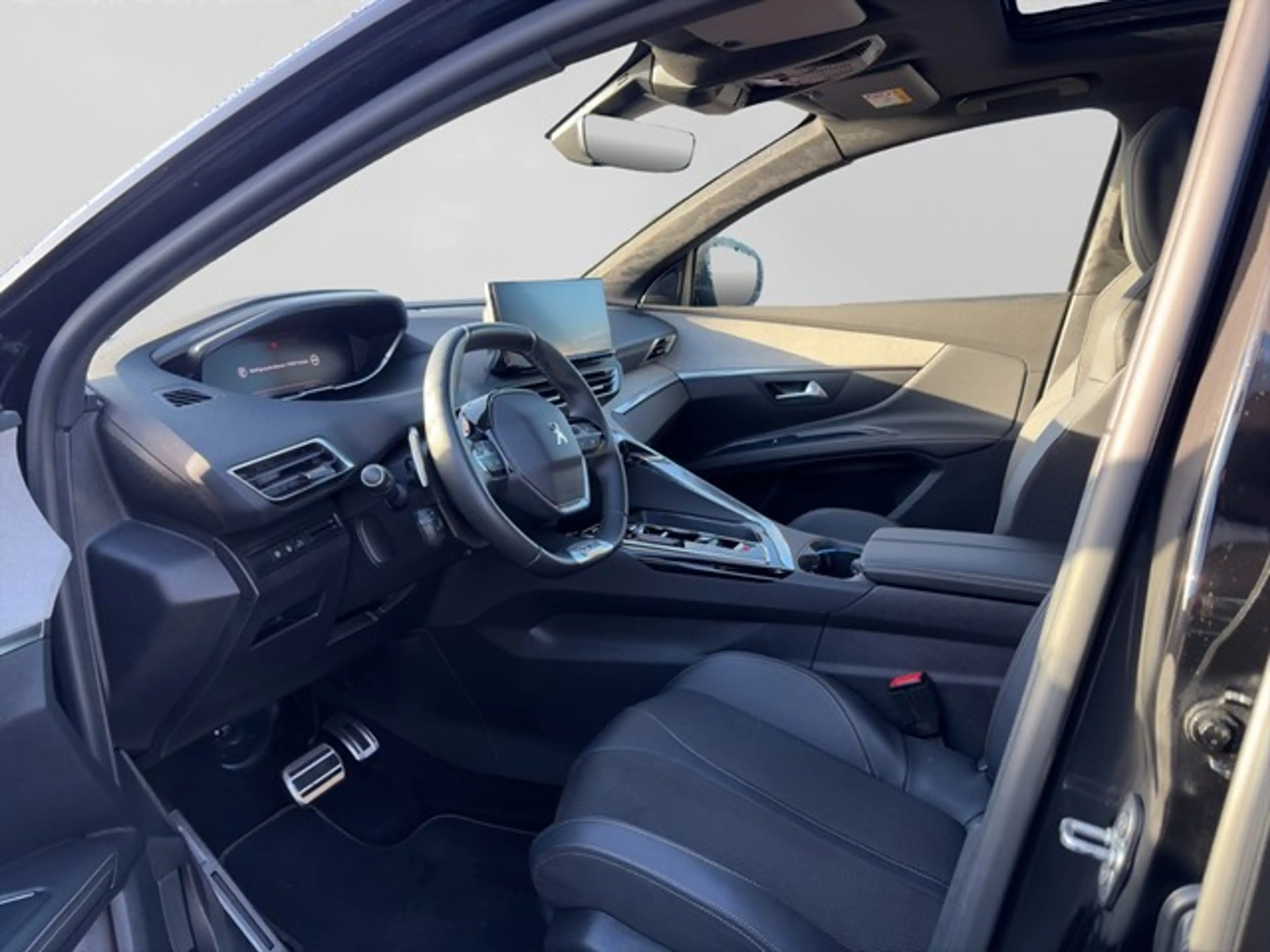 Peugeot 5008 Hybrid 136 GT, Pano, Black Paket — photo 8