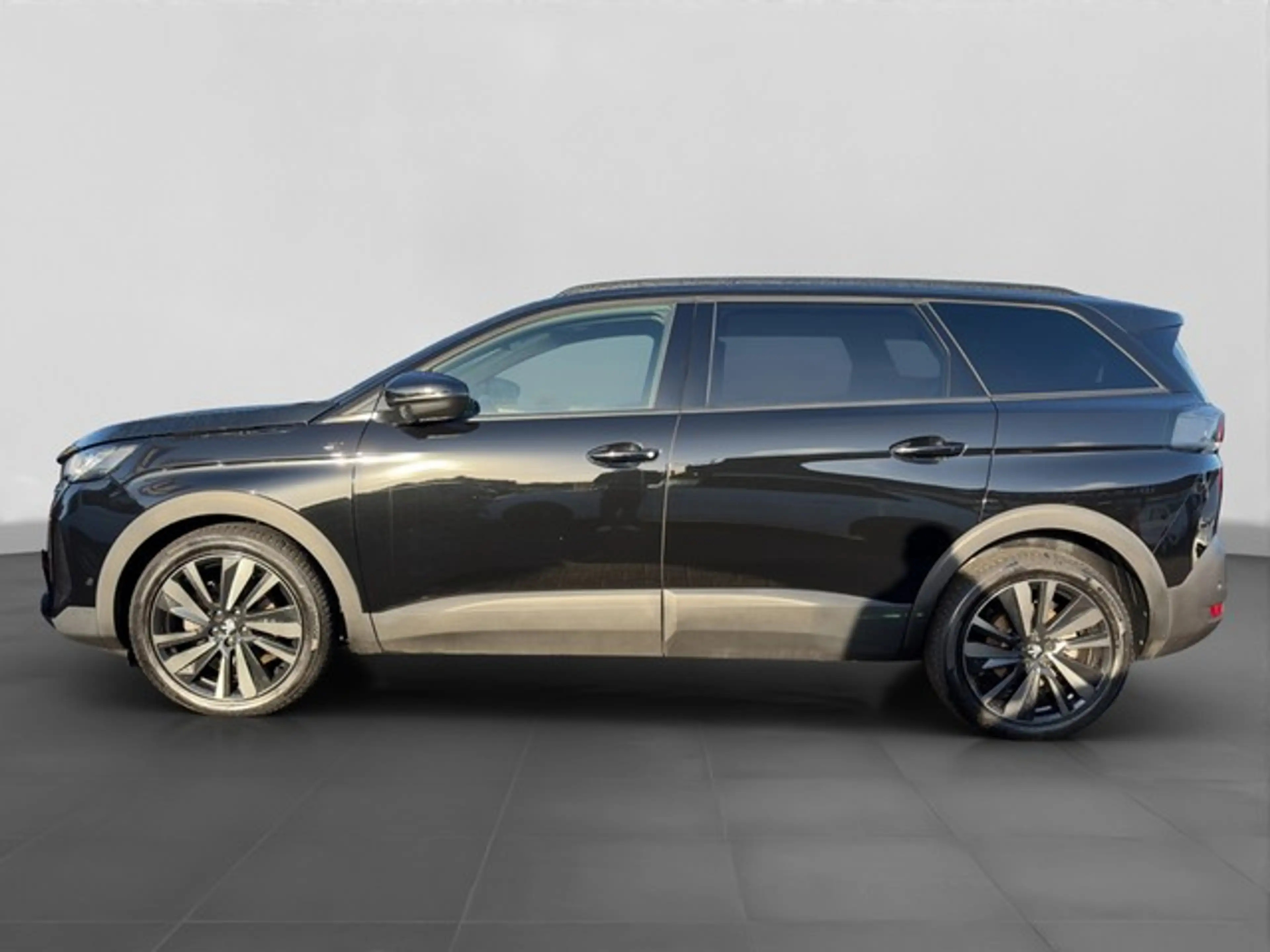 Peugeot 5008 Hybrid 136 GT, Pano, Black Paket — photo 2