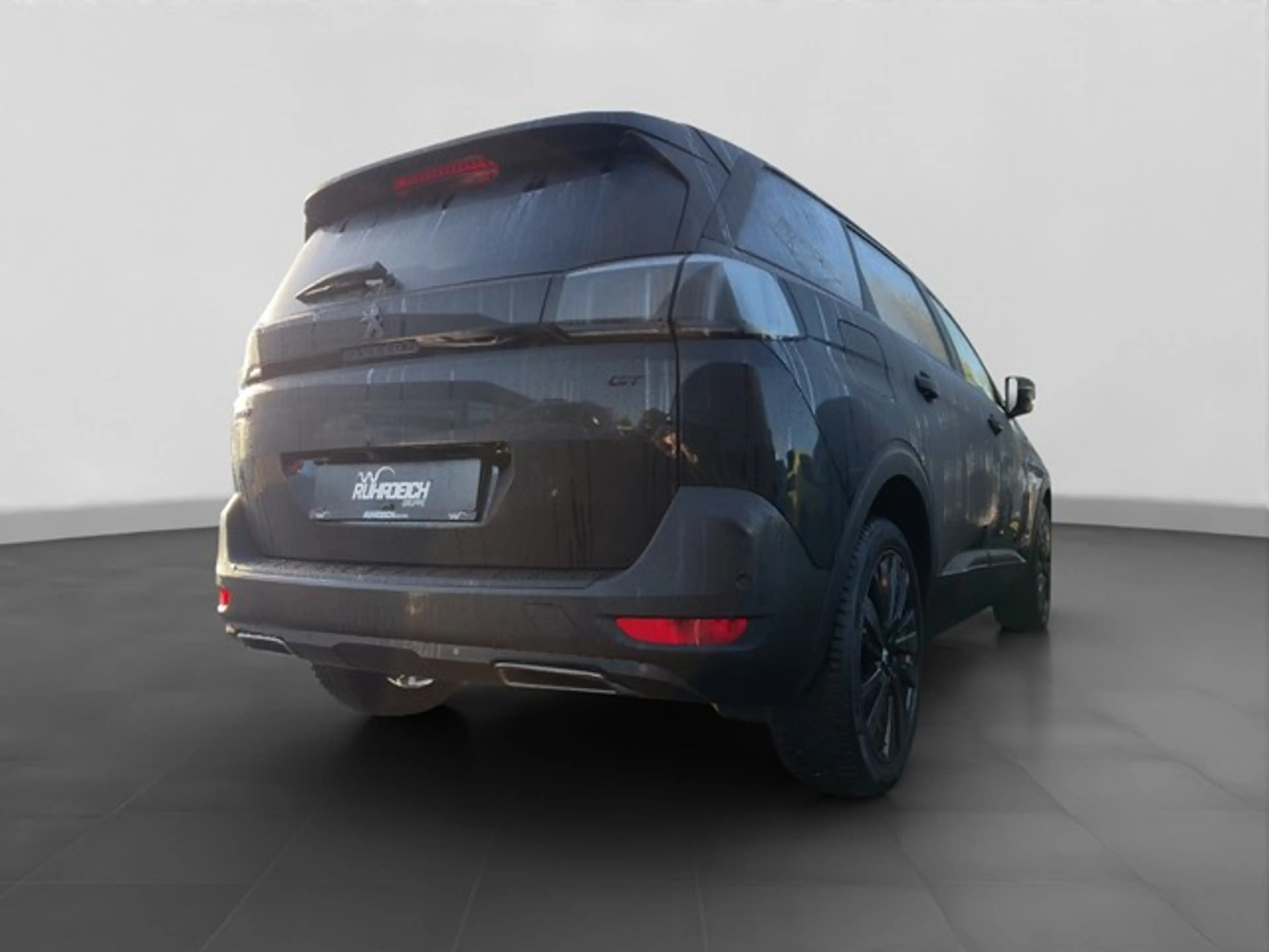Peugeot 5008 Hybrid 136 GT, Pano, Black Paket — photo 5