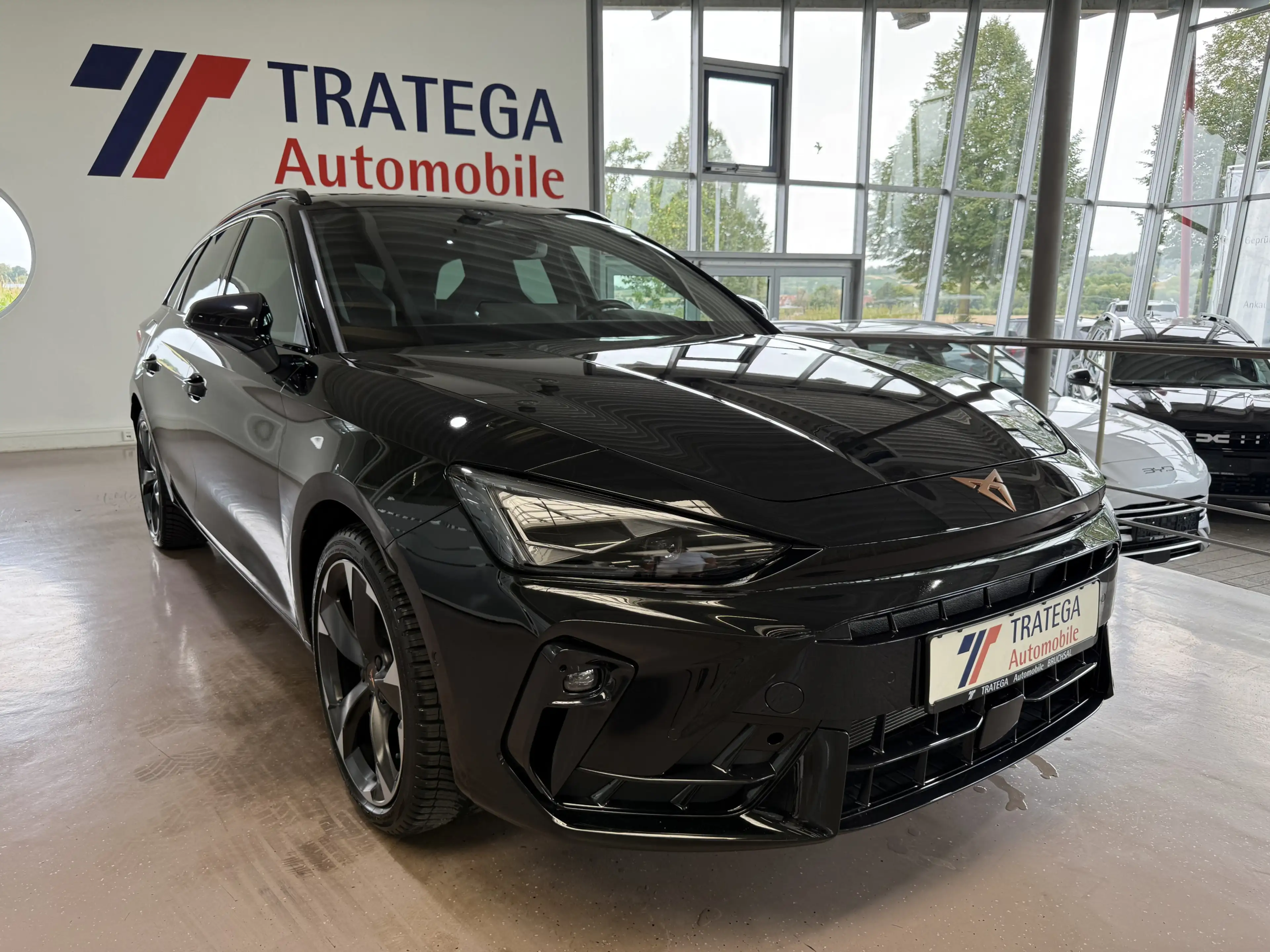 CUPRA Leon ST 1.5 eTSI DSG Matrix AHK Pano Dynamic GJR — photo 3