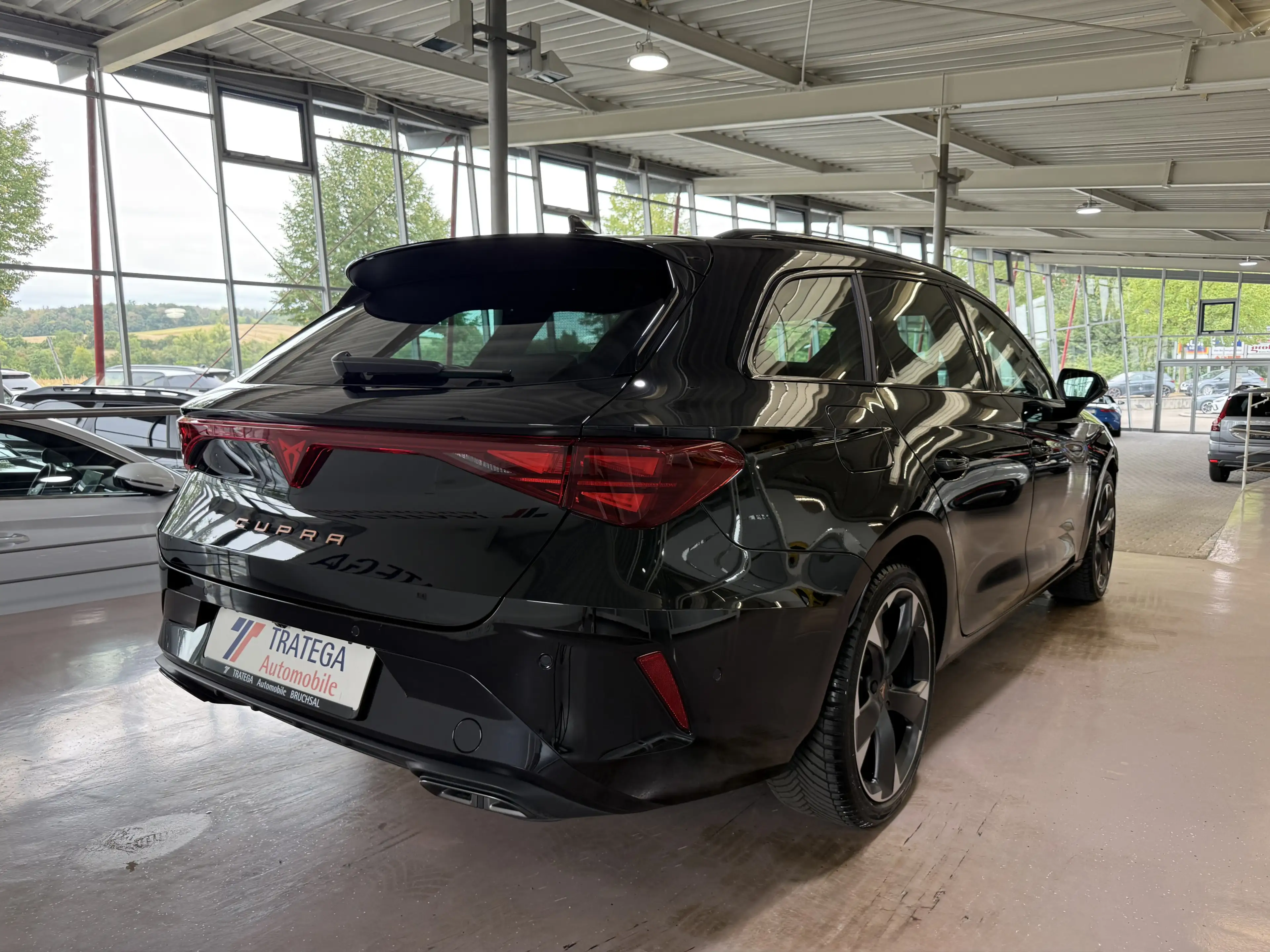 CUPRA Leon ST 1.5 eTSI DSG Matrix AHK Pano Dynamic GJR — photo 7