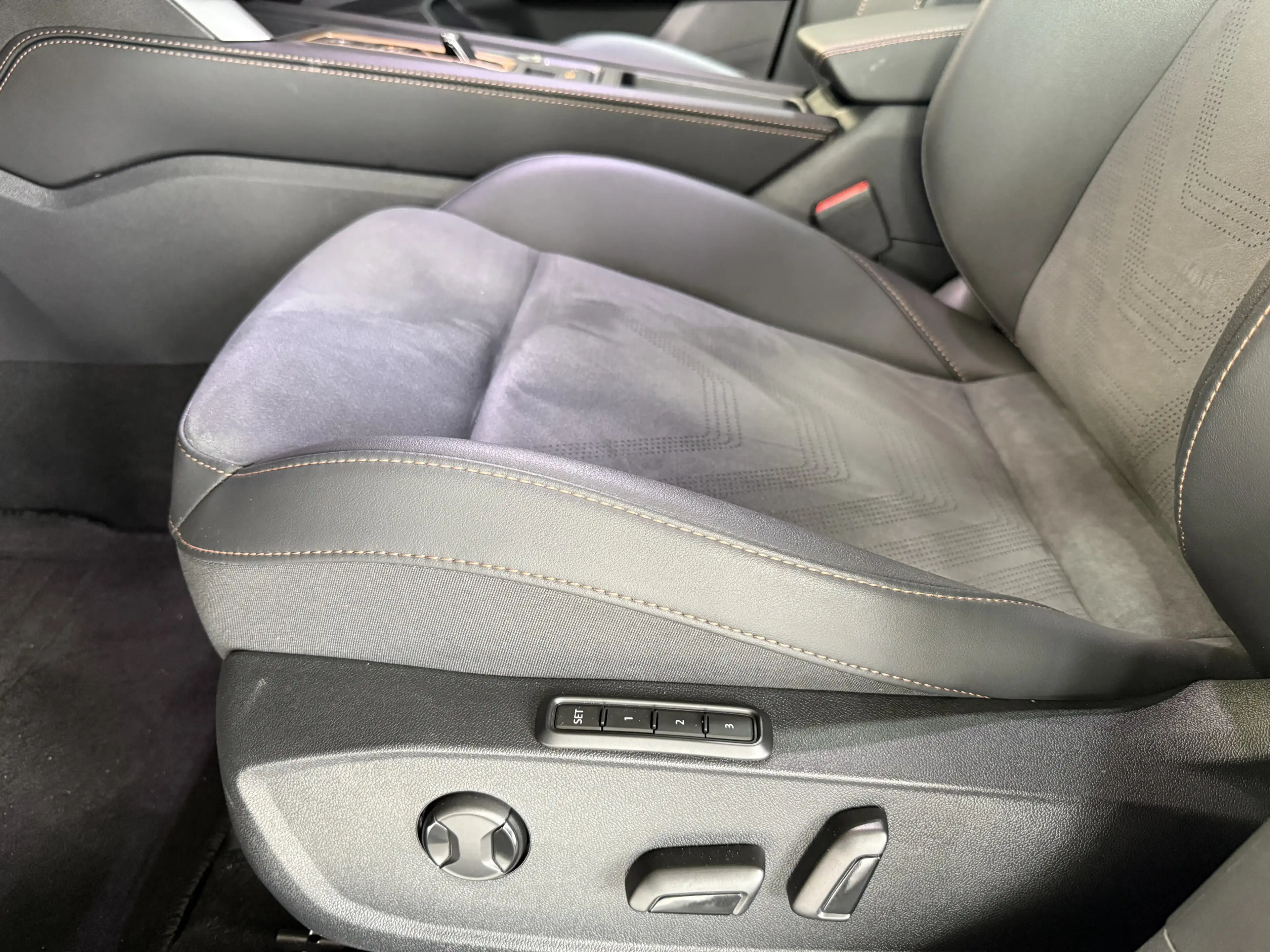 CUPRA Leon ST 1.5 eTSI DSG Matrix AHK Pano Dynamic GJR — photo 18