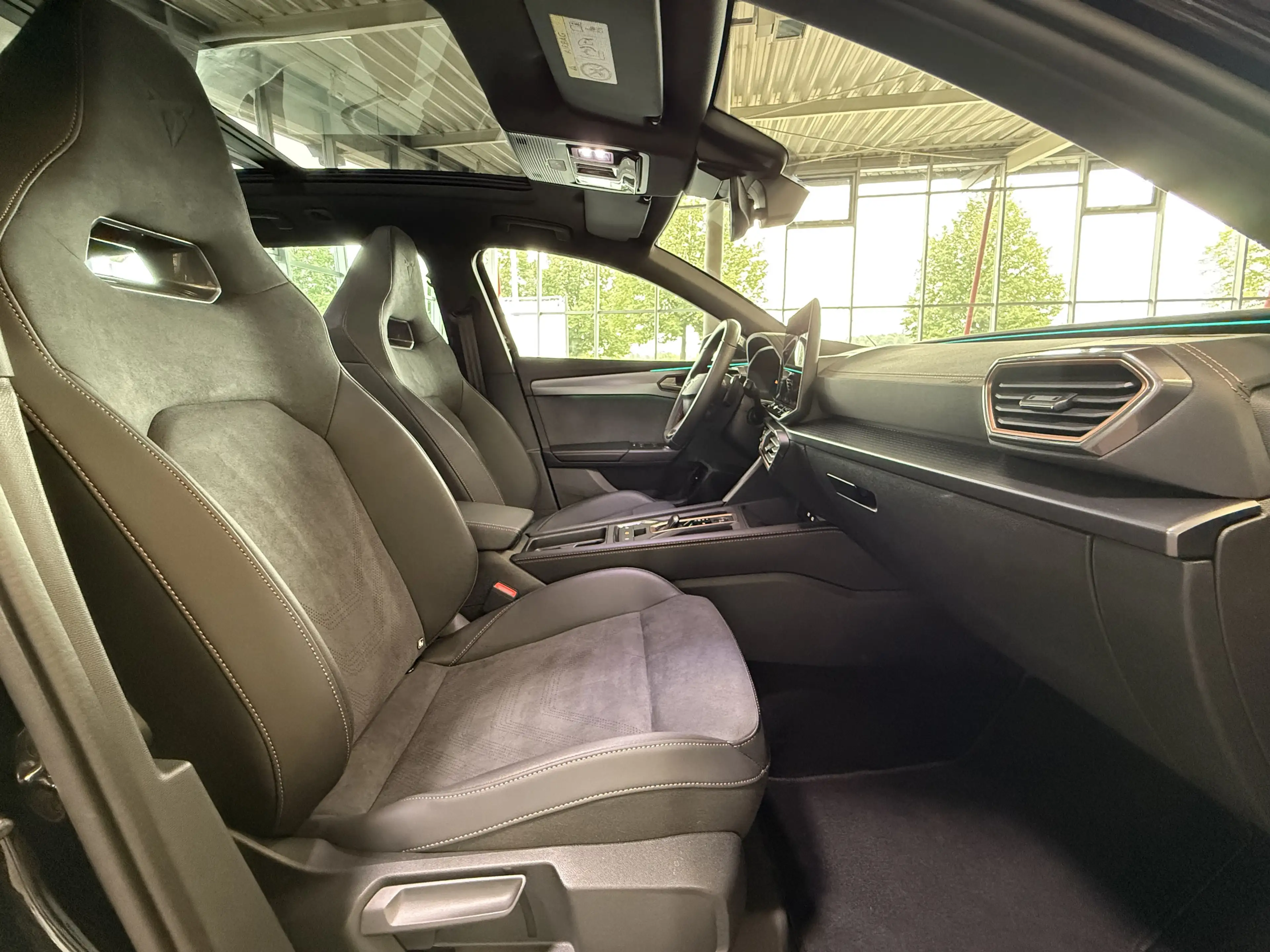 CUPRA Leon ST 1.5 eTSI DSG Matrix AHK Pano Dynamic GJR — photo 16