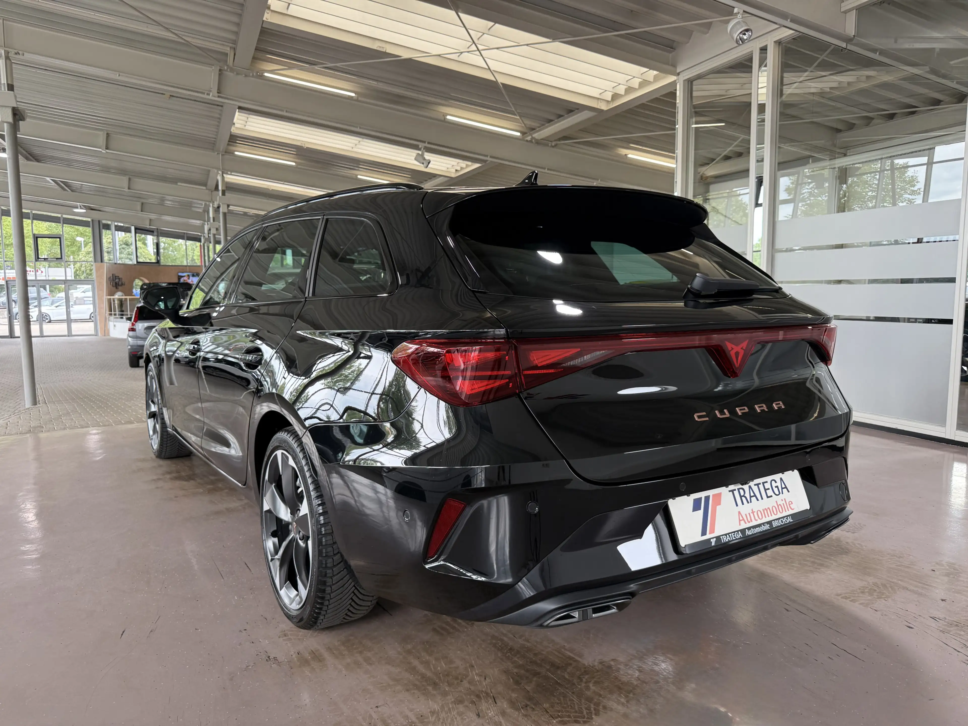 CUPRA Leon ST 1.5 eTSI DSG Matrix AHK Pano Dynamic GJR — photo 5